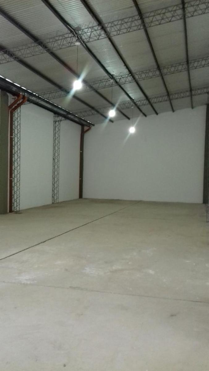 ALQUILER DE GALPON INTERNO DE 180 M2 EN AV. SAN MARTIN AL 1700. - 2