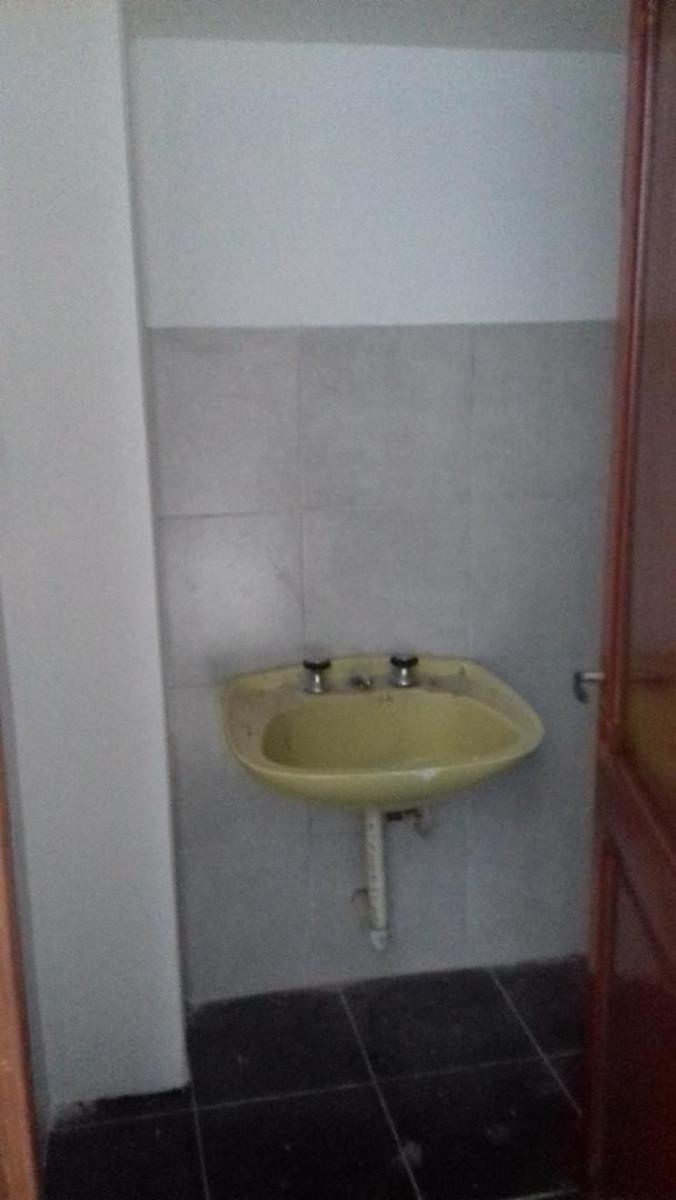 ALQUILER DE GALPON INTERNO DE 180 M2 EN AV. SAN MARTIN AL 1700. - 4