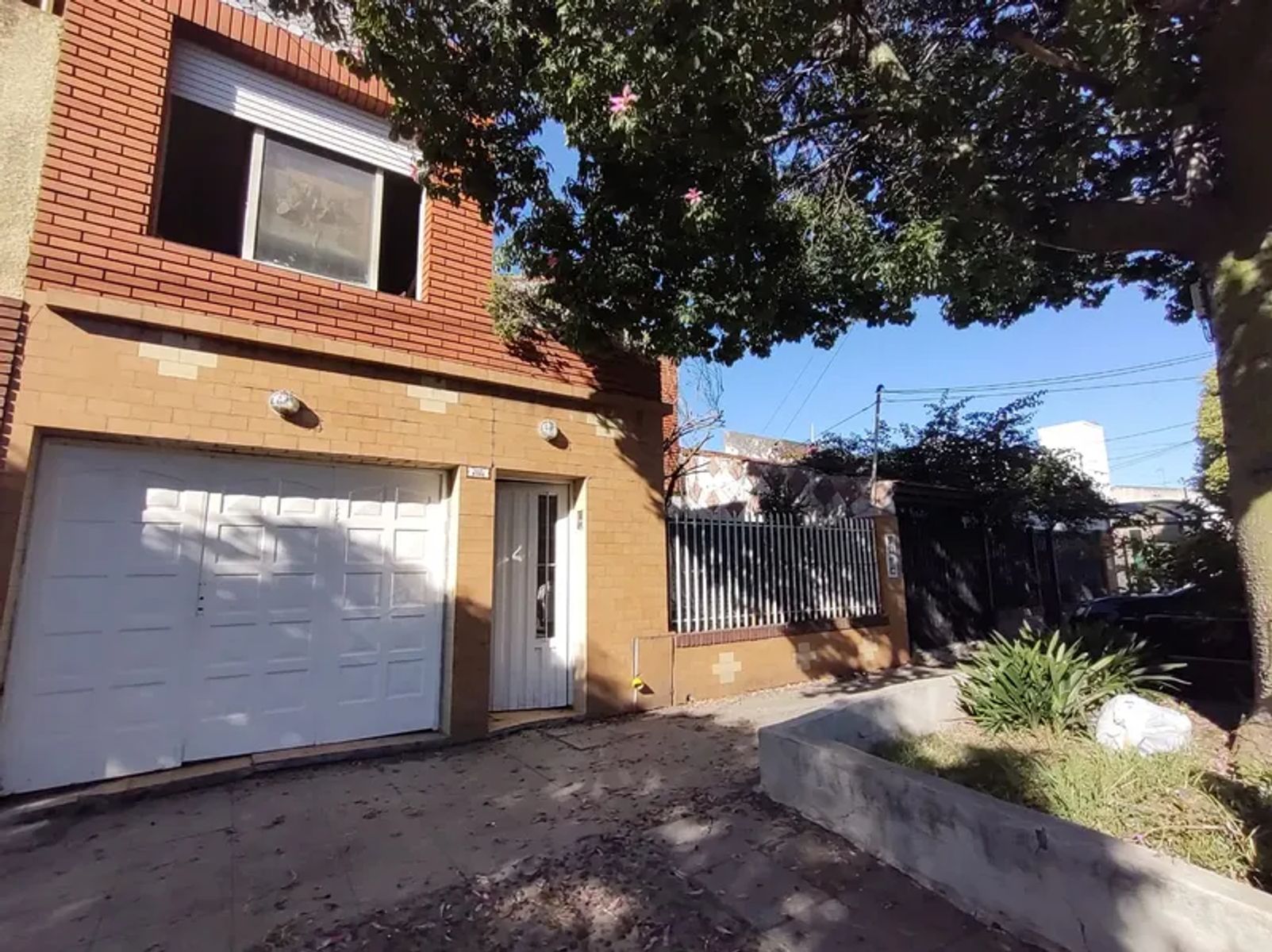 ALQUILER - Casa 3 Amb. c/ Patio - Naón Al 4300 - Billinghurst - 1
