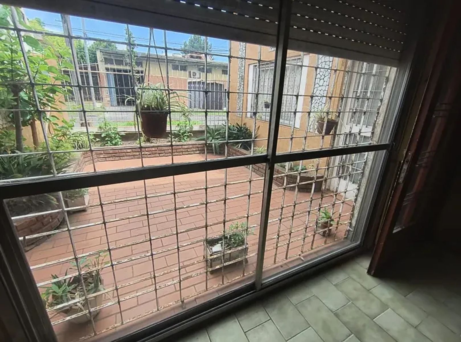 ALQUILER - Casa 3 Amb. c/ Patio - Naón Al 4300 - Billinghurst - 3