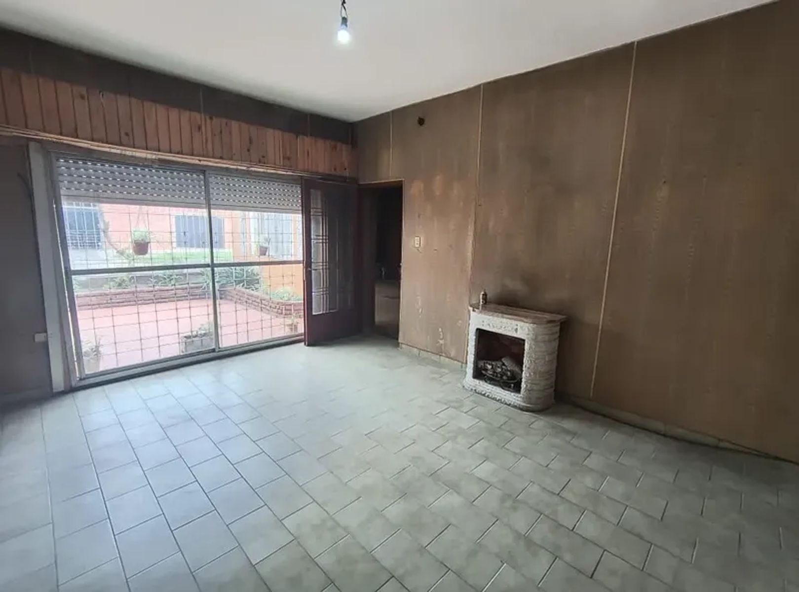 ALQUILER - Casa 3 Amb. c/ Patio - Naón Al 4300 - Billinghurst - 5