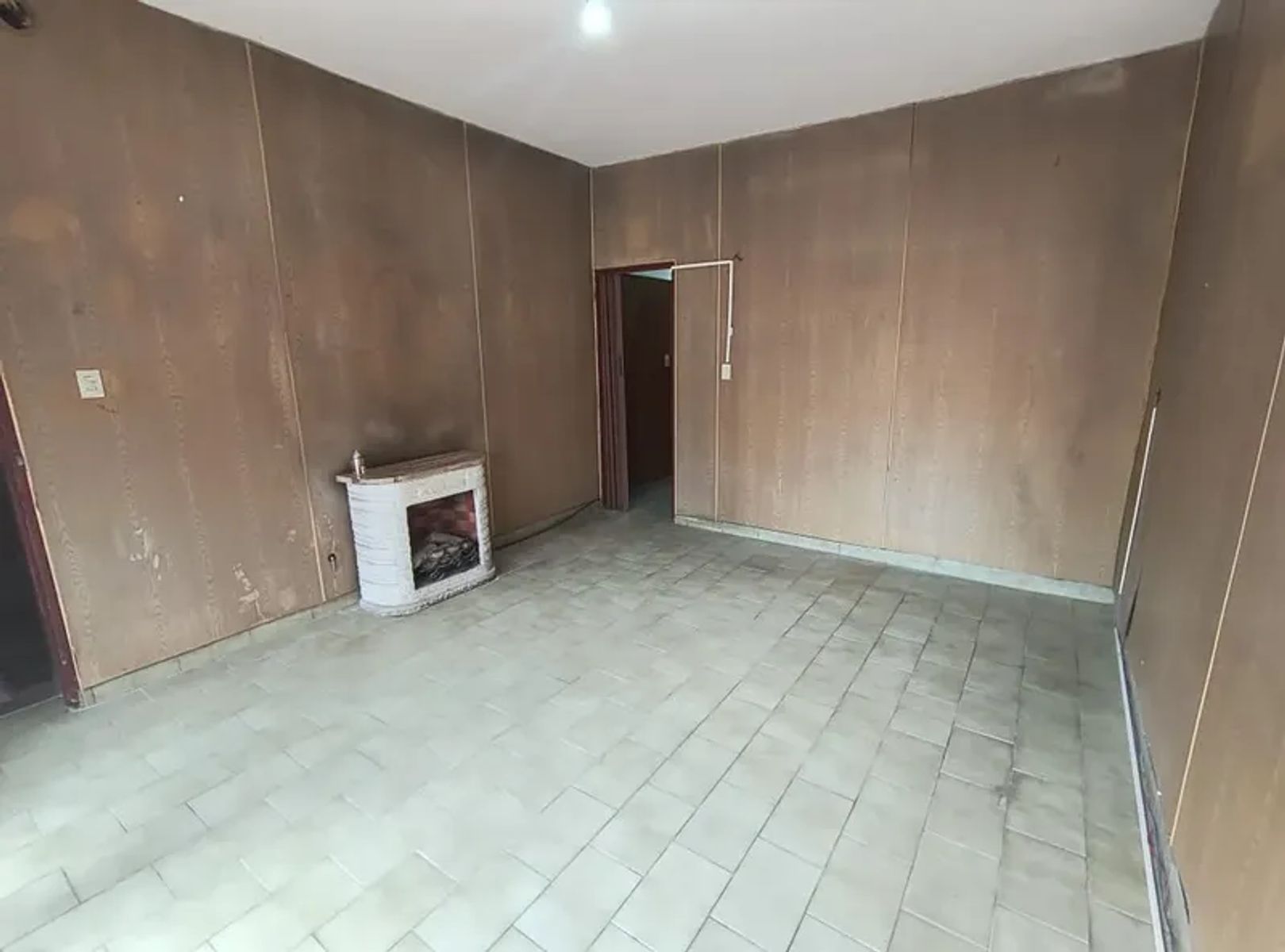 ALQUILER - Casa 3 Amb. c/ Patio - Naón Al 4300 - Billinghurst - 6