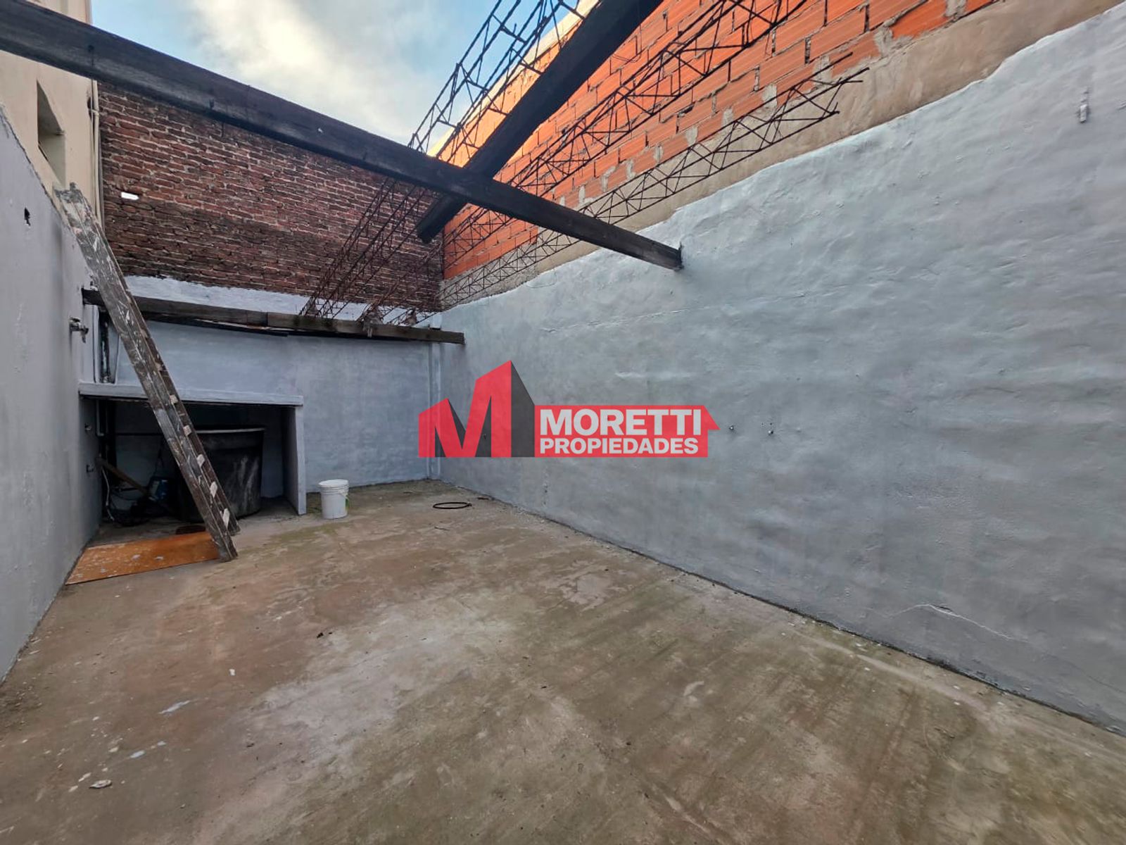 ALQUILER - Galpon 150 m2 - Triunvirato al 3900 - Billinghurst - 4