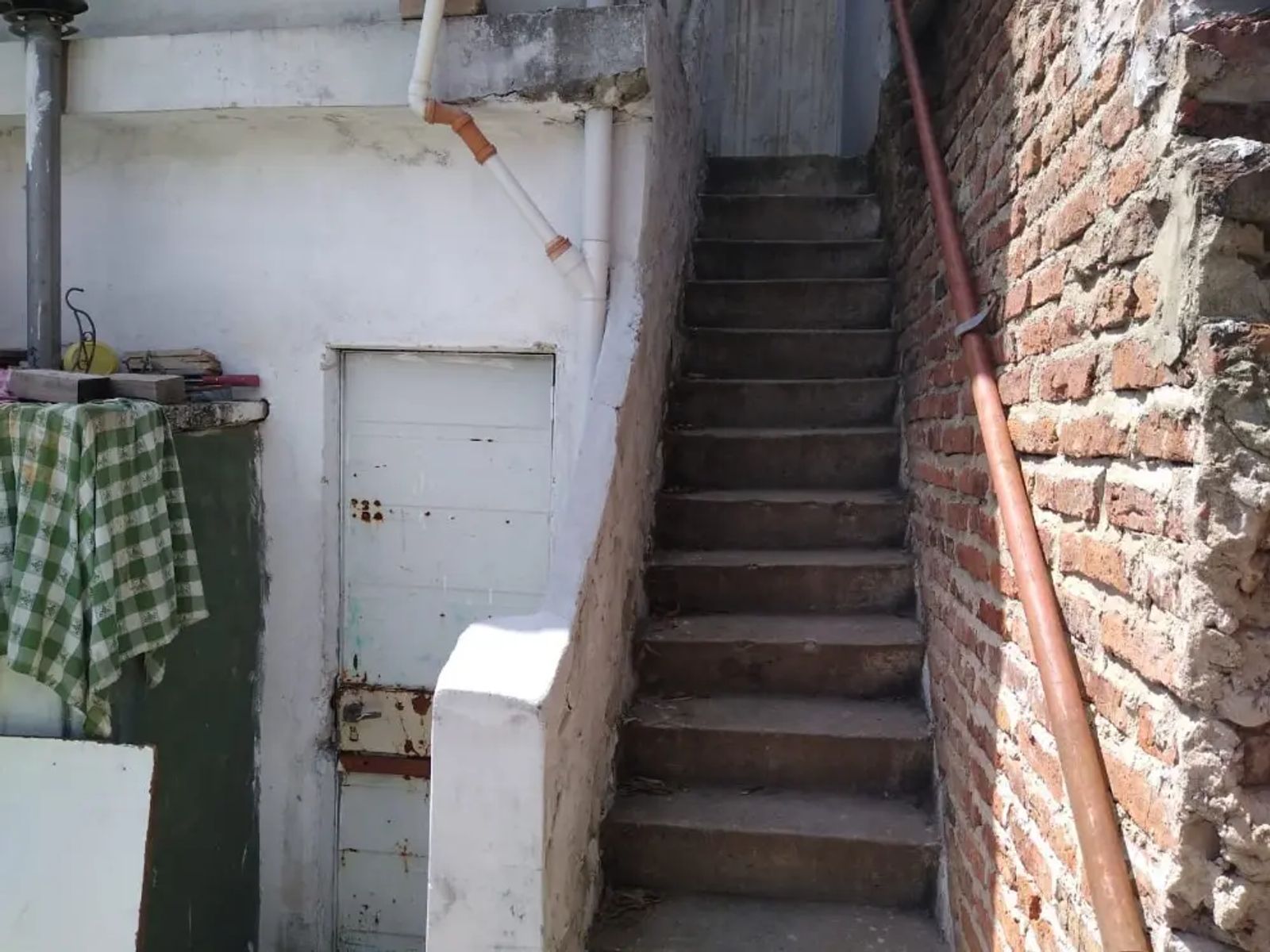 VENTA - Casa y Dpto.- 2 Amb C/garage + Dpto - 25 De Mayo Al 4200- Billinghurst - 26