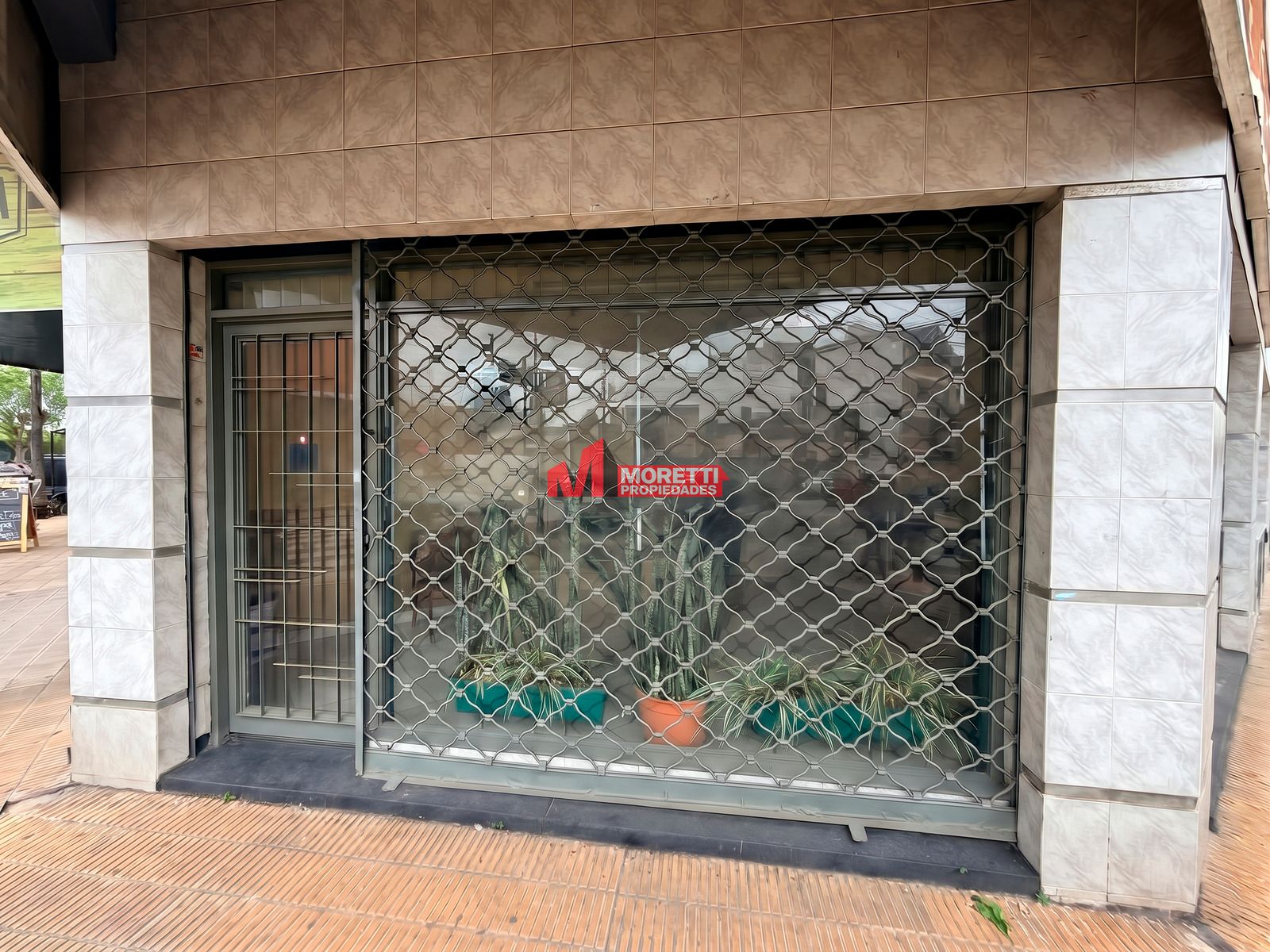 ALQUILER - Local 40 m2 - Santos Vega al 6000 - Villa Bosch - 1