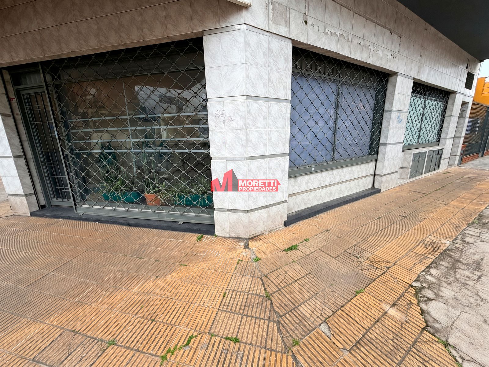 ALQUILER - Local 40 m2 - Santos Vega al 6000 - Villa Bosch - 2