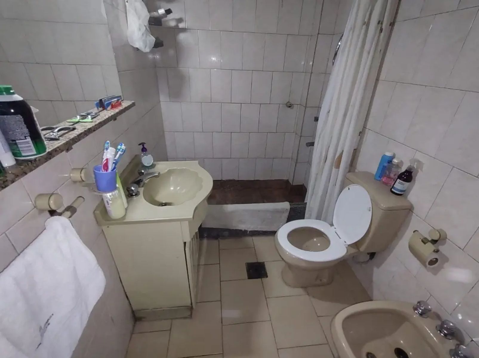 VENTA EN BLOCK - Casa 3 Amb + Oficina + Monoambiente - Perón Al 10.300 - P. Podesta - 28