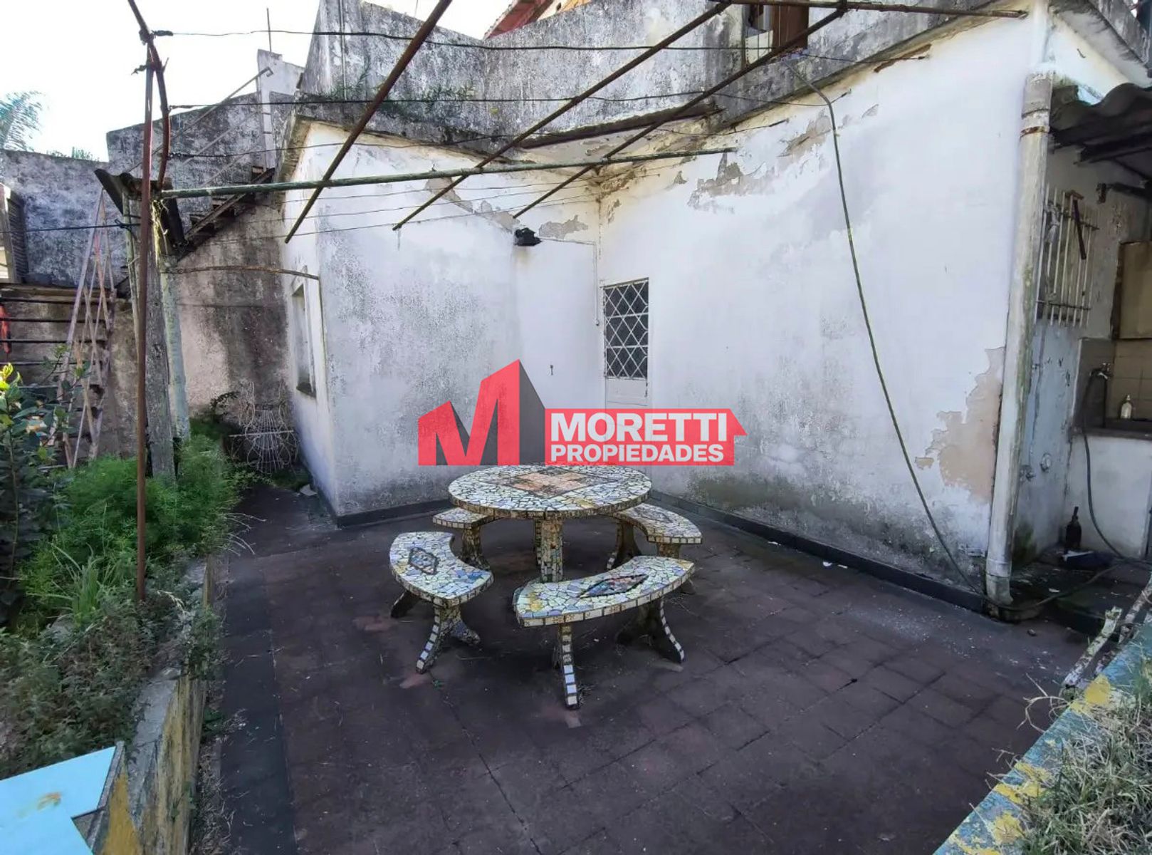 VENTA - Casa 3 Amb. + 2 Dptos. 3 Amb- Echeverria al 7800- Villa Bosch. - 23