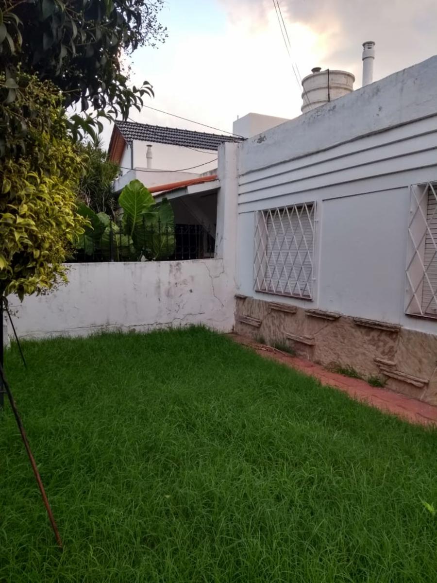 Se Vende Casa de 2 Dormitorios en Barrio Parque Chacabuco , a 2 cuadras del Shopping Villa Cabrera — foto 3