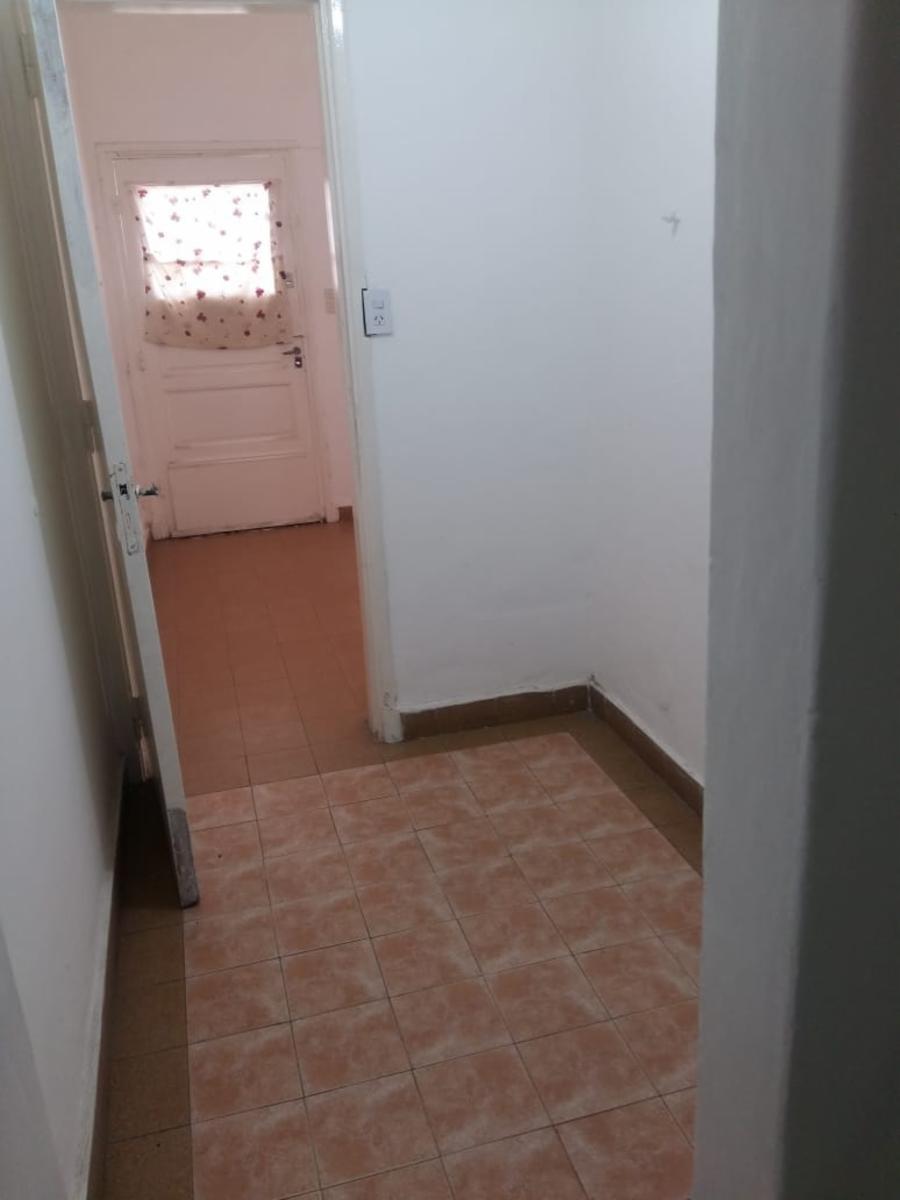 Se Vende Casa de 2 Dormitorios en Barrio Parque Chacabuco , a 2 cuadras del Shopping Villa Cabrera — foto 6