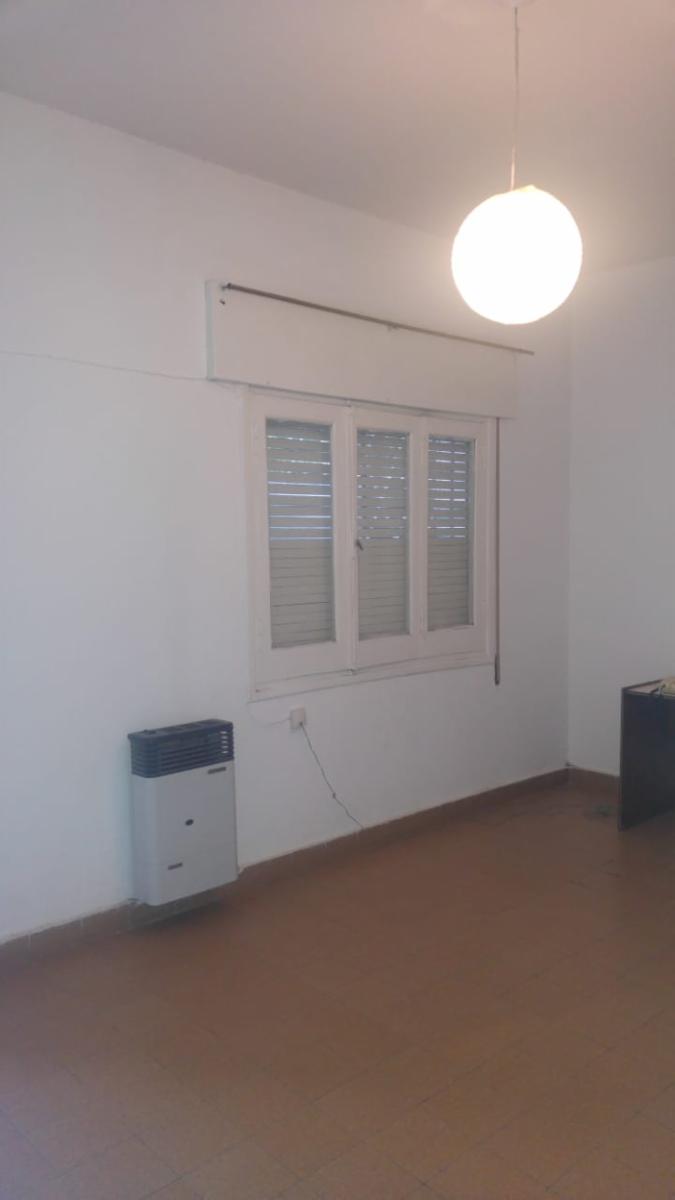Se Vende Casa de 2 Dormitorios en Barrio Parque Chacabuco , a 2 cuadras del Shopping Villa Cabrera — foto 7