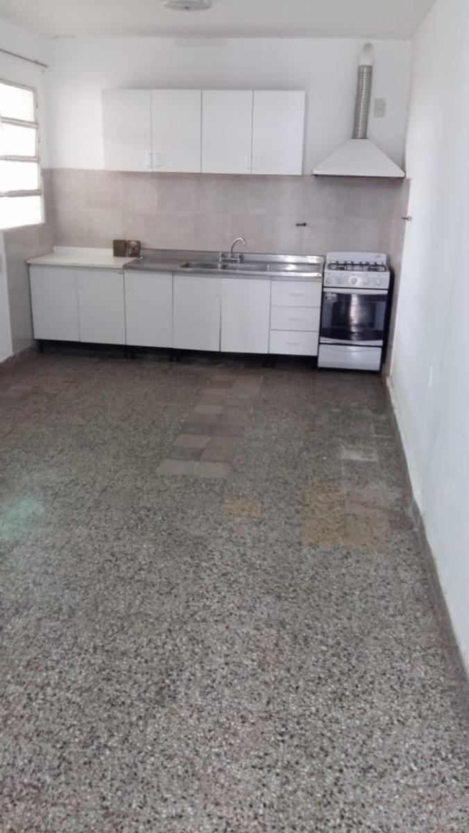Se Vende Casa de 2 Dormitorios en Barrio Parque Chacabuco , a 2 cuadras del Shopping Villa Cabrera — foto 9
