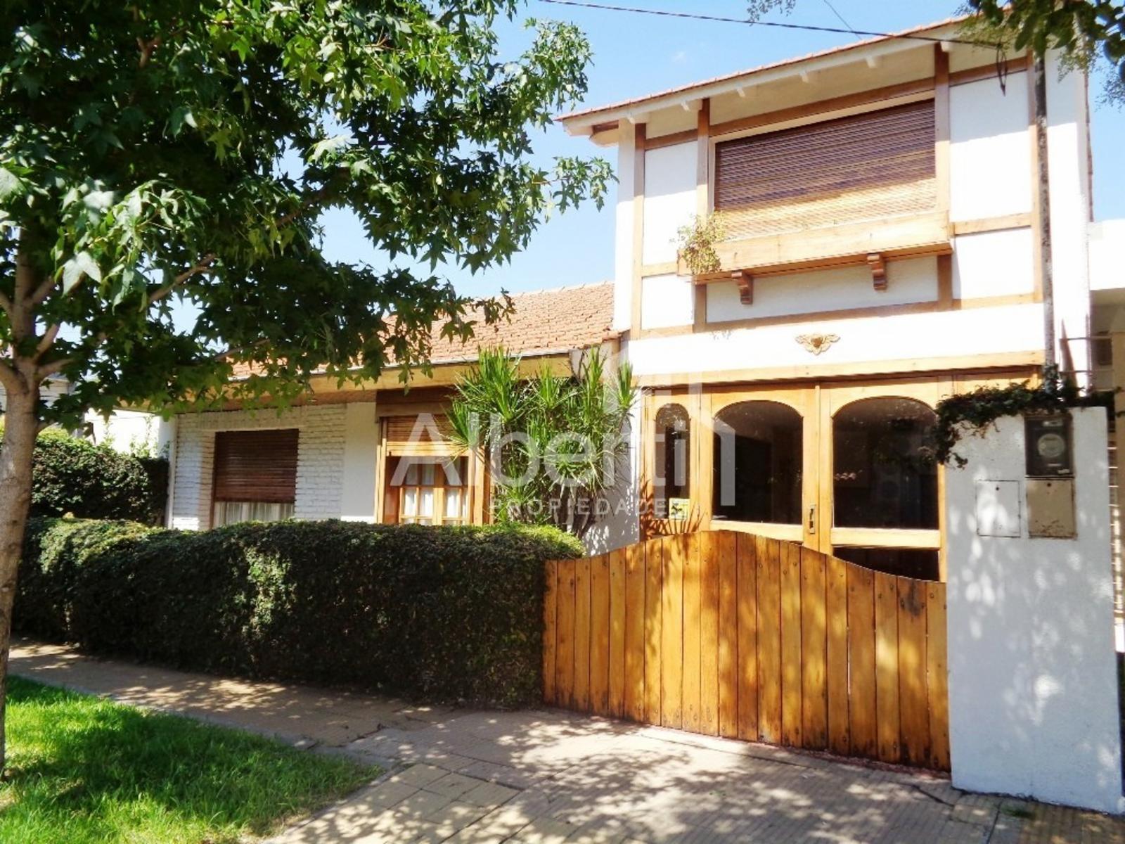 Venta Chalet 4 ambientes en Villa Sarmiento.