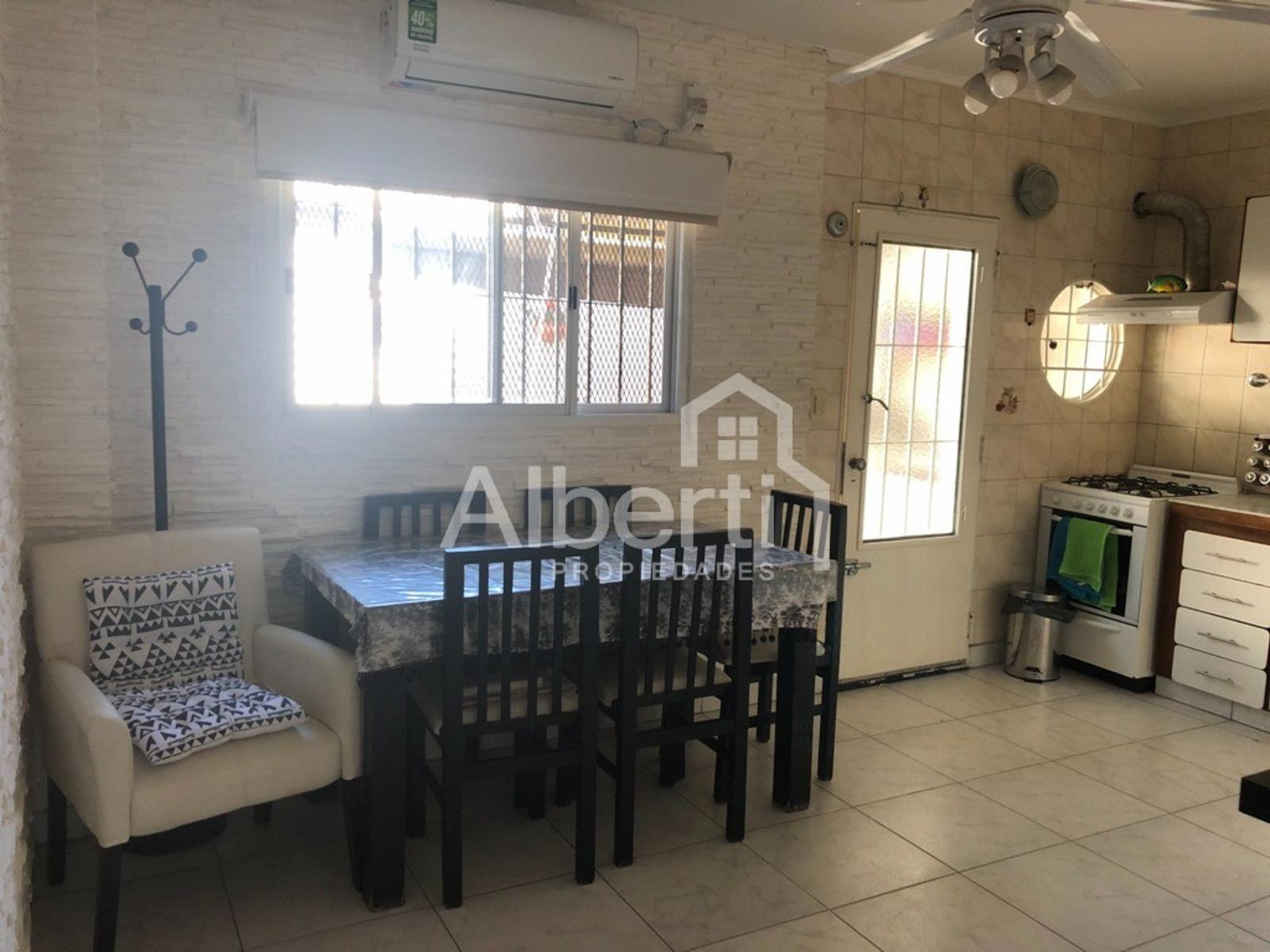 Excelente dúplex al frente de 3 ambientes con cochera y fondo parquizado. — foto 7