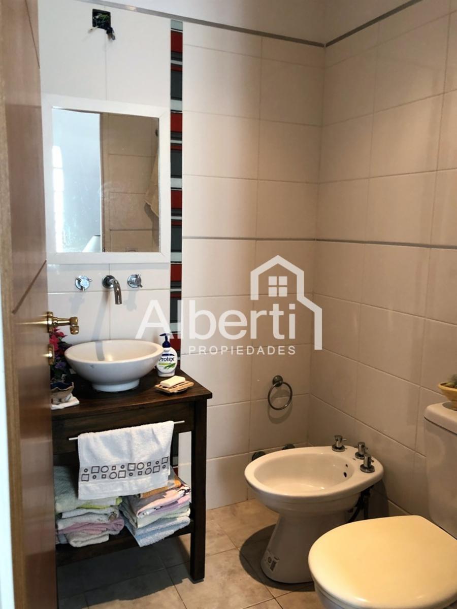VENTA Moderna Casa Americana Haedo Sur. — foto 8