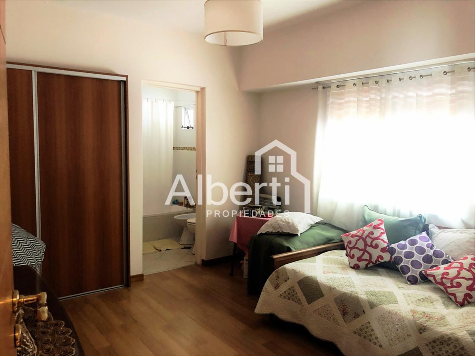 VENTA Moderna Casa Americana Haedo Sur. — foto 9