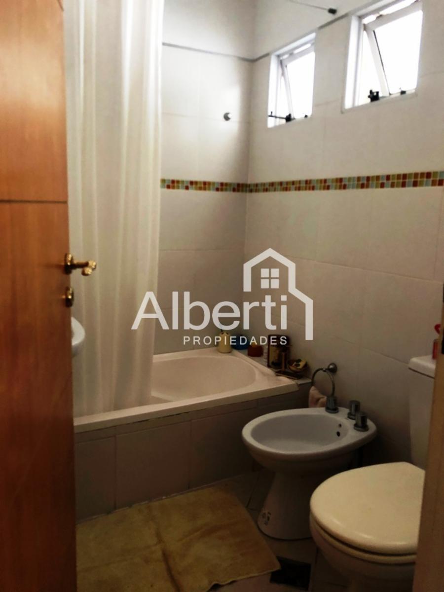 VENTA Moderna Casa Americana Haedo Sur. — foto 10