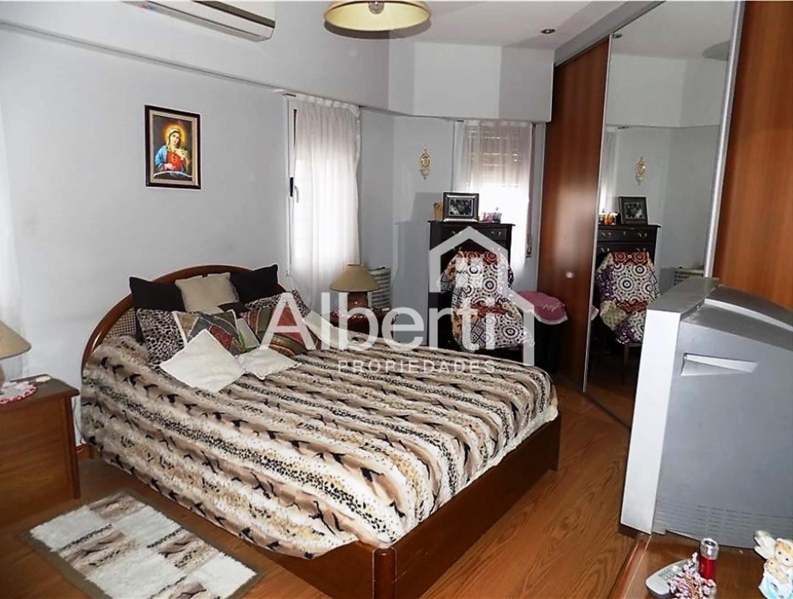 VENTA Moderna Casa Americana Haedo Sur. — foto 12