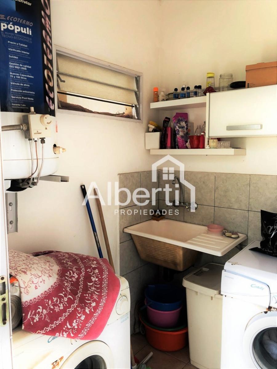 VENTA Moderna Casa Americana Haedo Sur. — foto 15