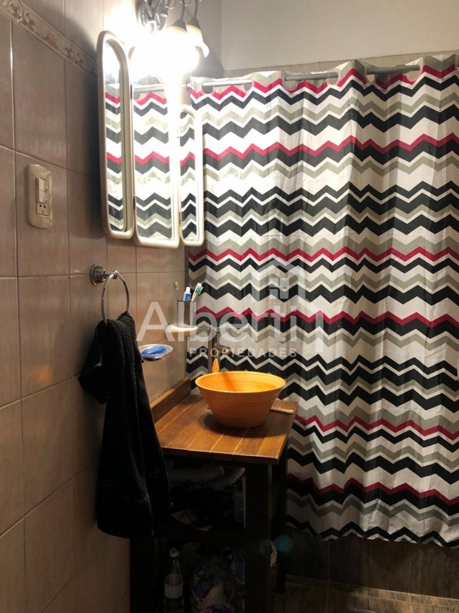 Casa PH que cuenta con garage patio y bello fondo libre. — foto 4