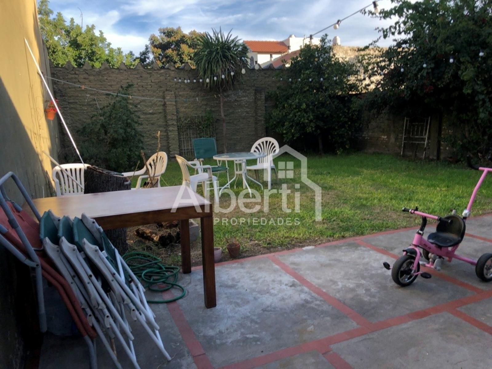 Casa PH que cuenta con garage patio y bello fondo libre. — foto 8