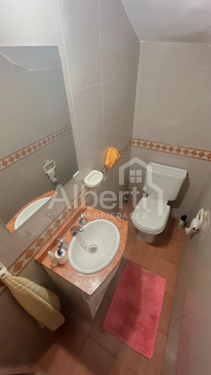 Excelente Triplex con cochera y fondo parquizado. — foto 7