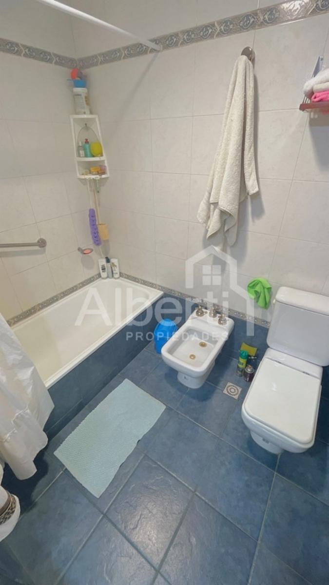 Excelente Triplex con cochera y fondo parquizado. — foto 15