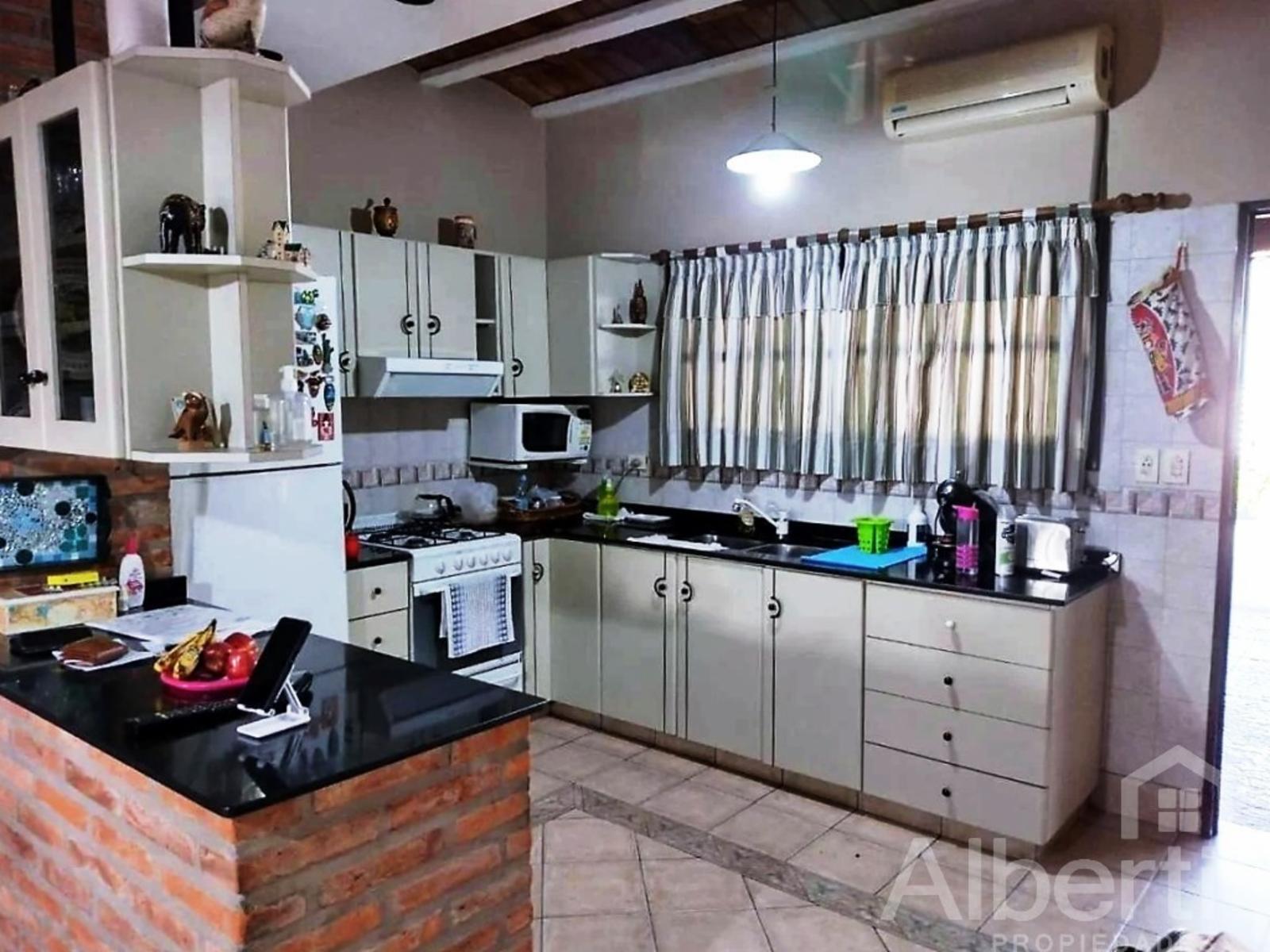 HERMOSO CHALET EN 2 PLANTAS EN EXCELENTE UBICACIÓN. — foto 3