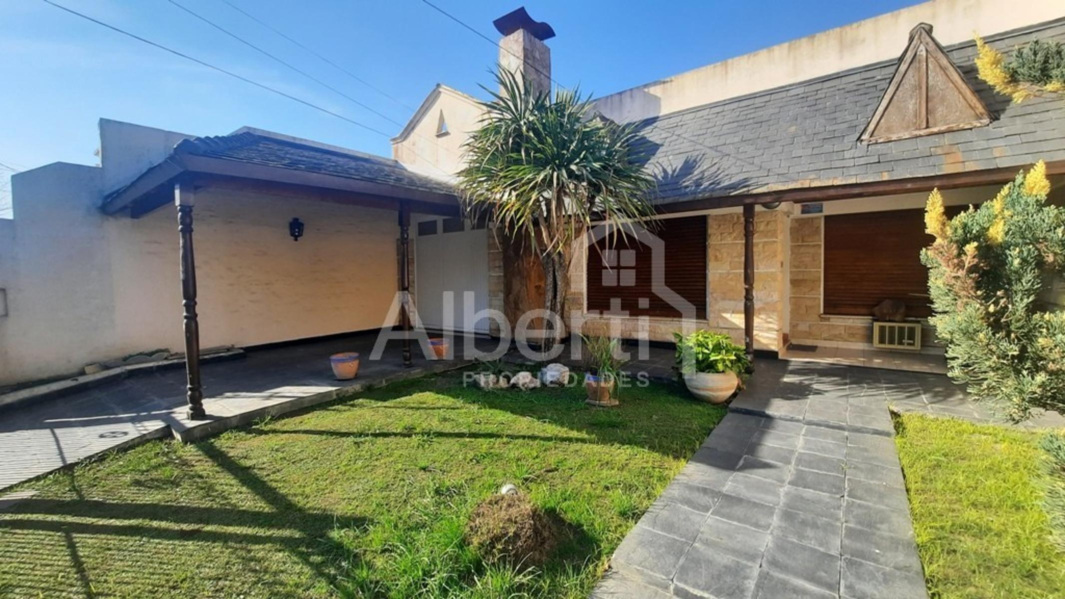 VENTA - CASA DE 4 AMBIENTES CON GRAN FONDO PARQUIZADO.- MERLO — foto 2
