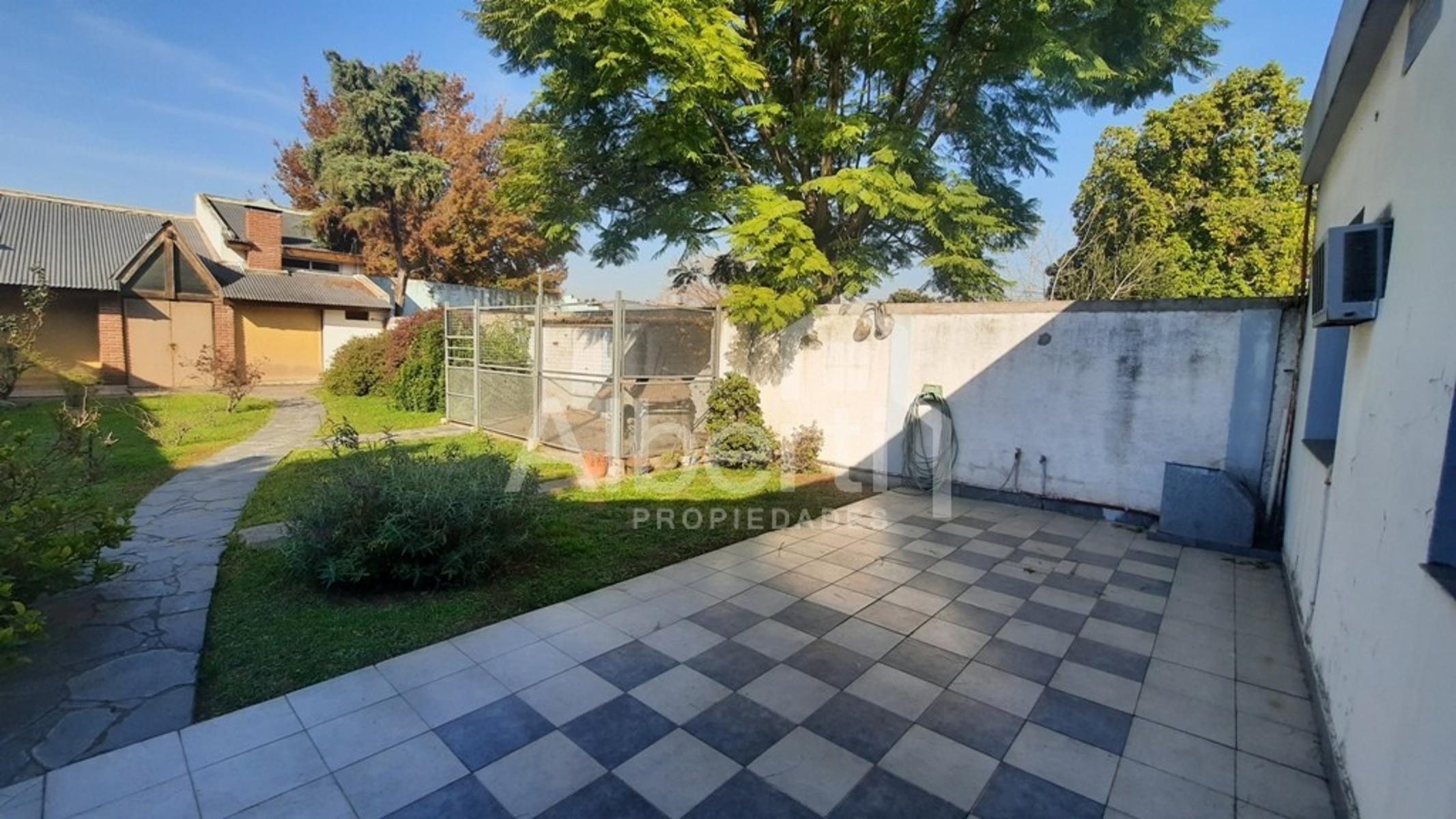 VENTA - CASA DE 4 AMBIENTES CON GRAN FONDO PARQUIZADO.- MERLO — foto 15