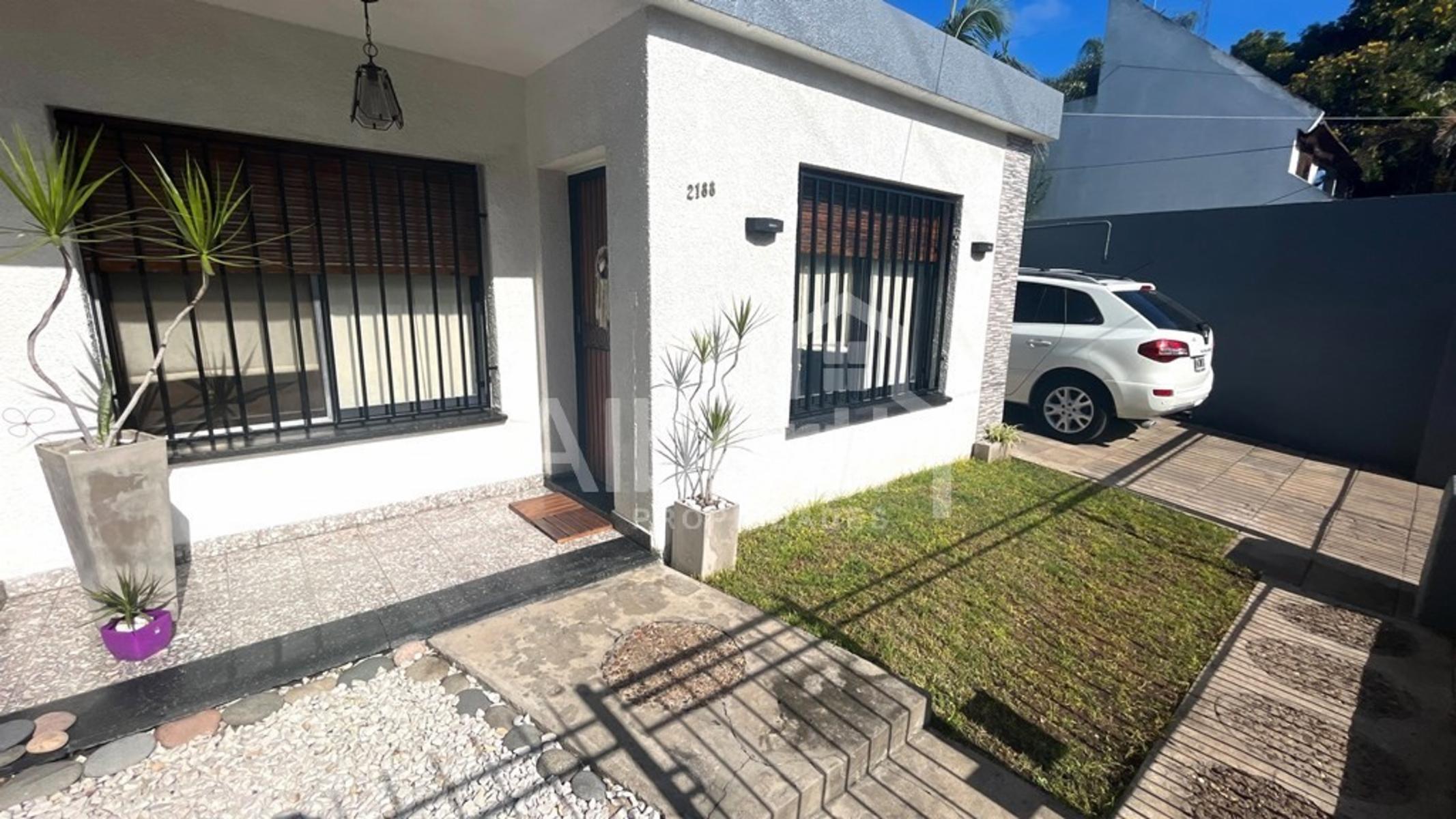 VENTA HAEDO CASA DE ESTILO AMERICANA 5 AMBIENTES CON PARQUE Y PILETA. — foto 2
