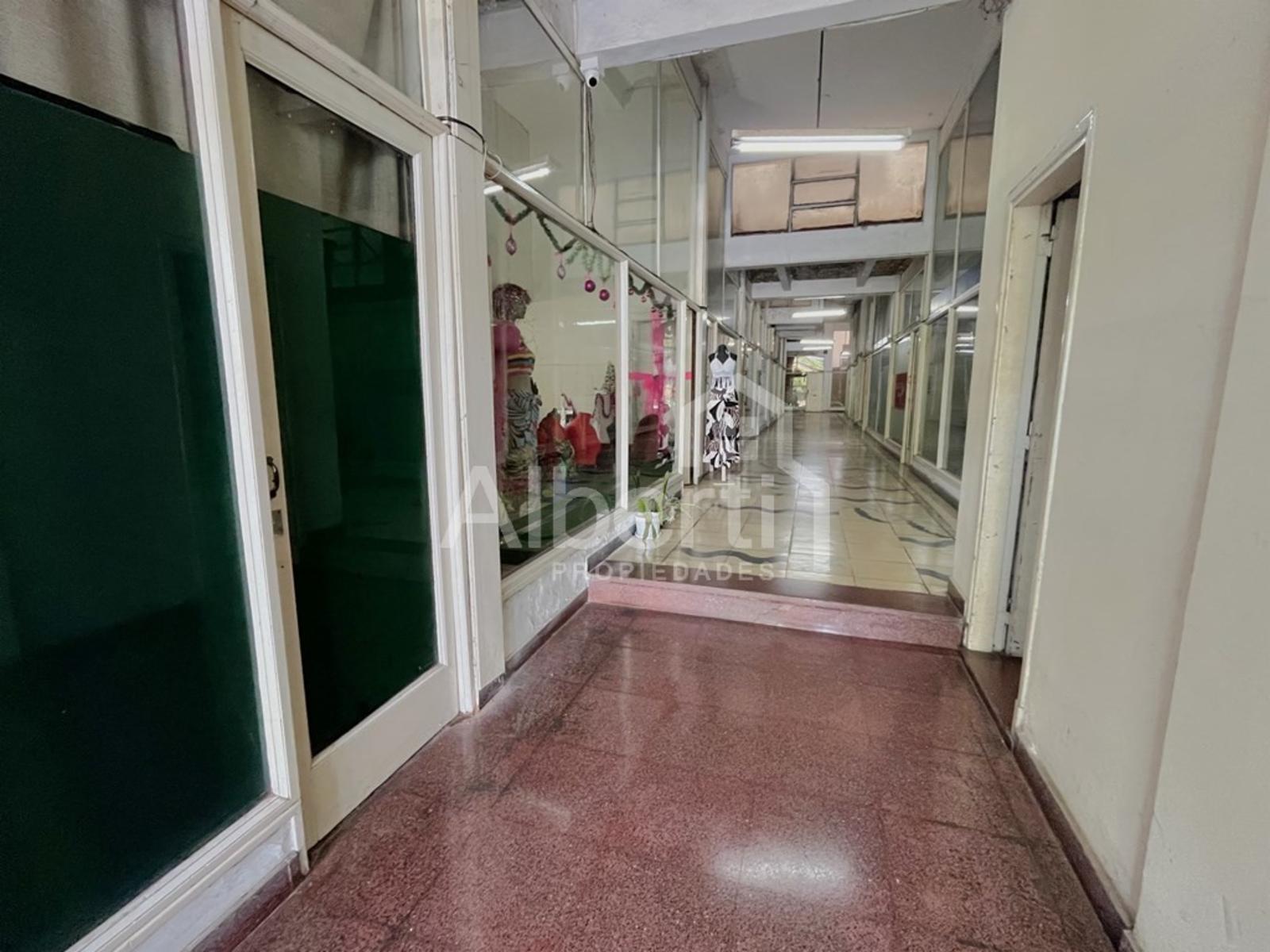 VENTA LOCAL EN GALERÍA - HAEDO CENTRO (LADO NORTE) — foto 6