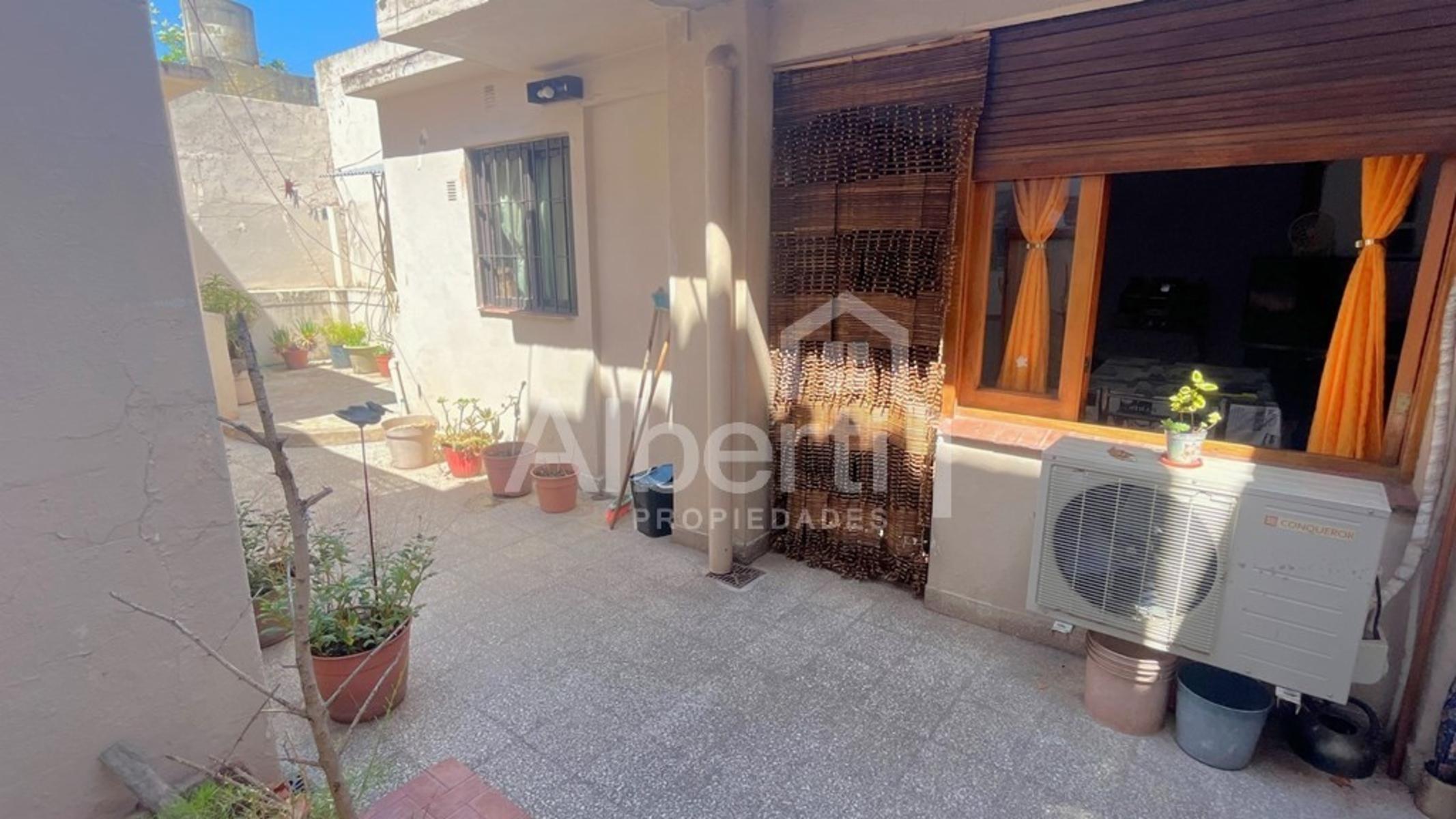 VENTA CASA P.H 2 AMBIENTES ½ EN HAEDO.