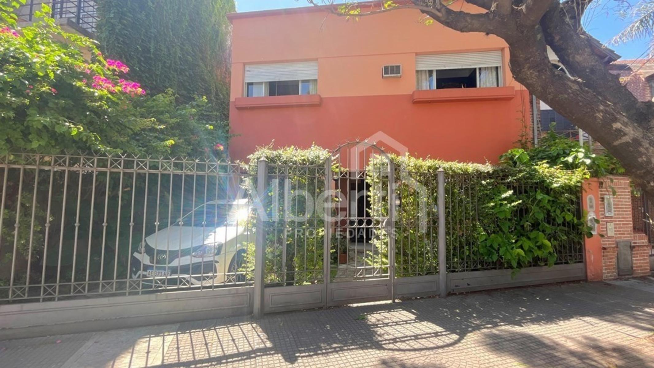 VENTA CASA 7 AMBIENTES EN HAEDO NORTE.