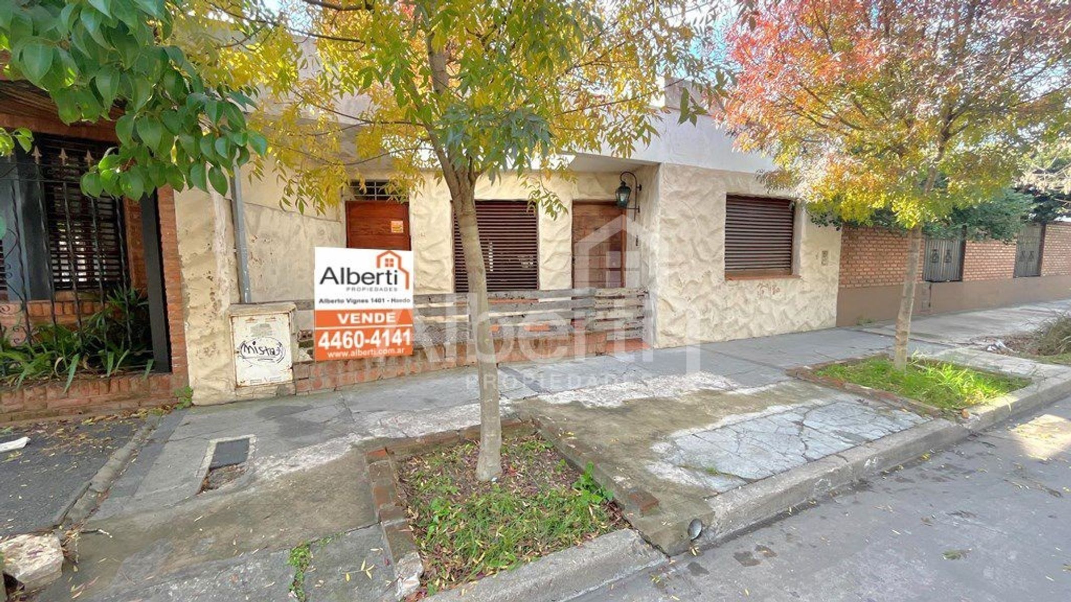 VENTA CASA 4 AMBIENTES EN HAEDO.
