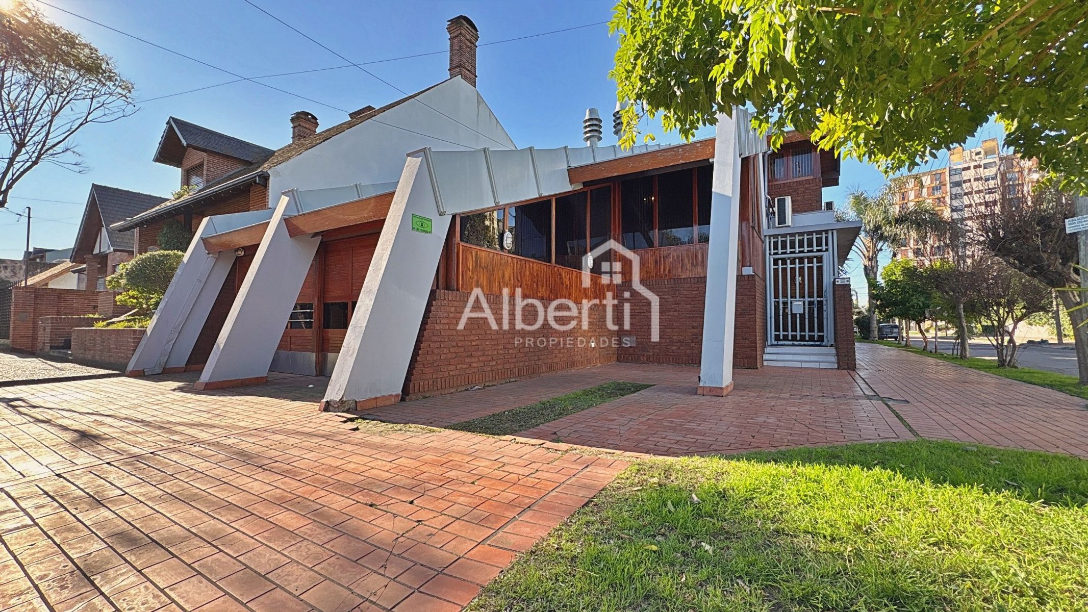 VENTA CHALET 4 AMBIENTES EN HAEDO NORTE.