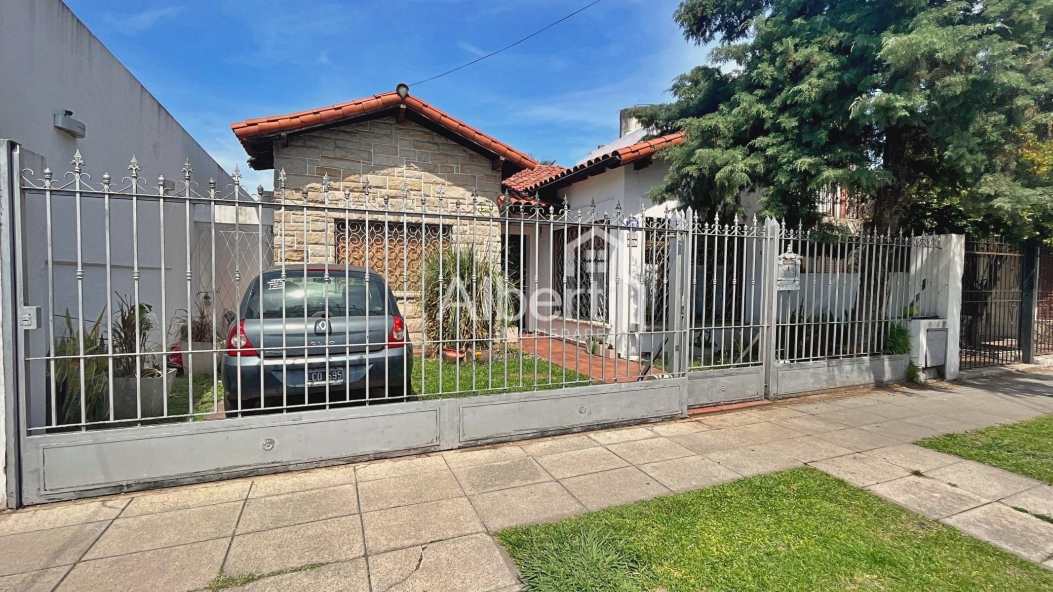 VENTA CHALET 3 AMBIENTES CON PILETA EN HAEDO NORTE.