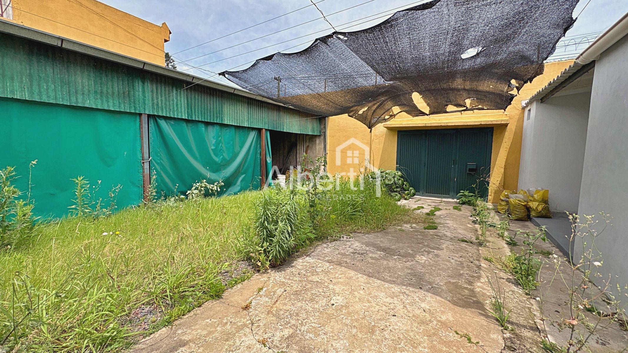 VENTA PROPIEDAD CON LOCAL GASTRONÓMICO EN HAEDO SUR. - 30