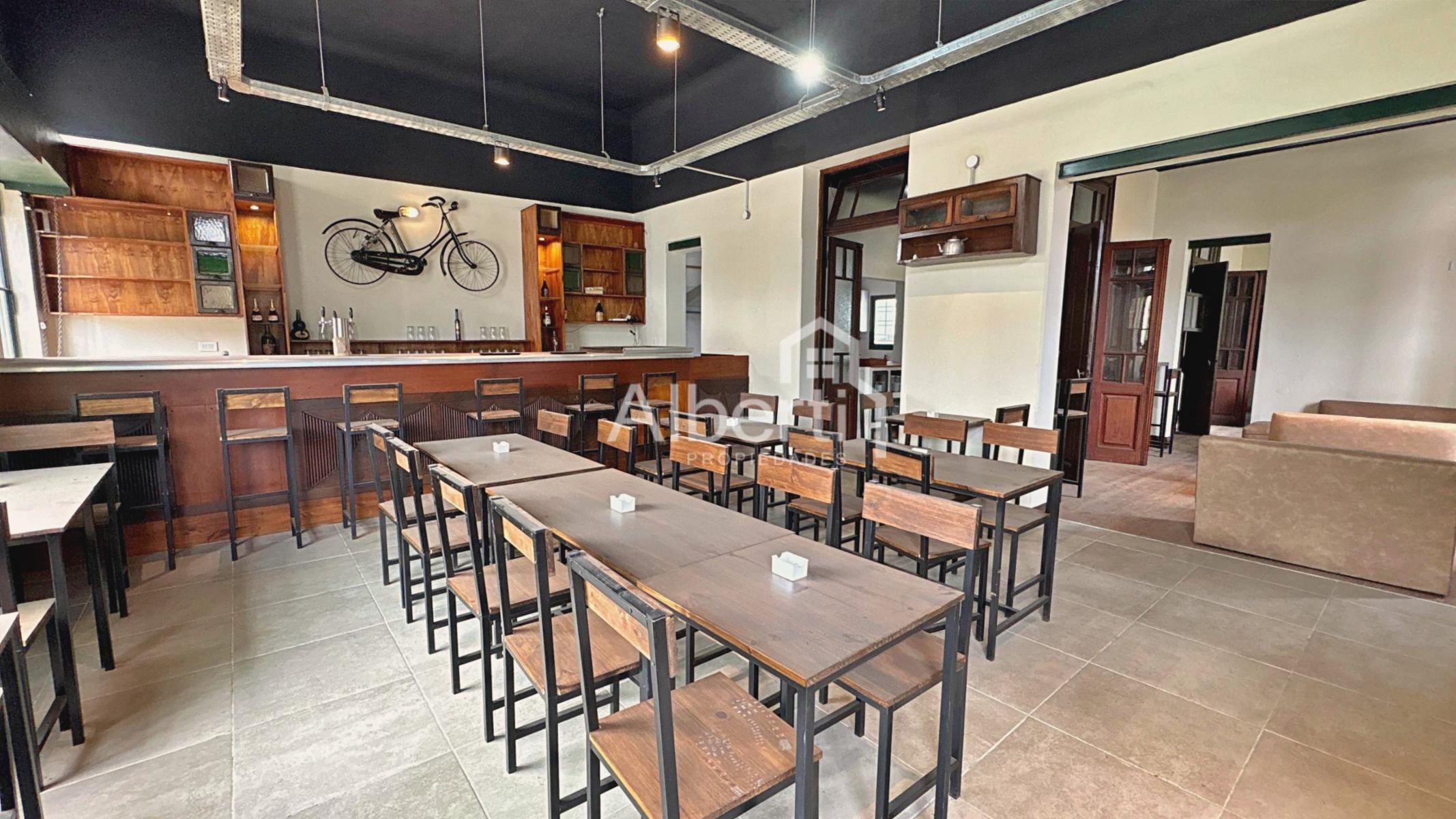 VENTA PROPIEDAD CON LOCAL GASTRONÓMICO EN HAEDO SUR. - 2