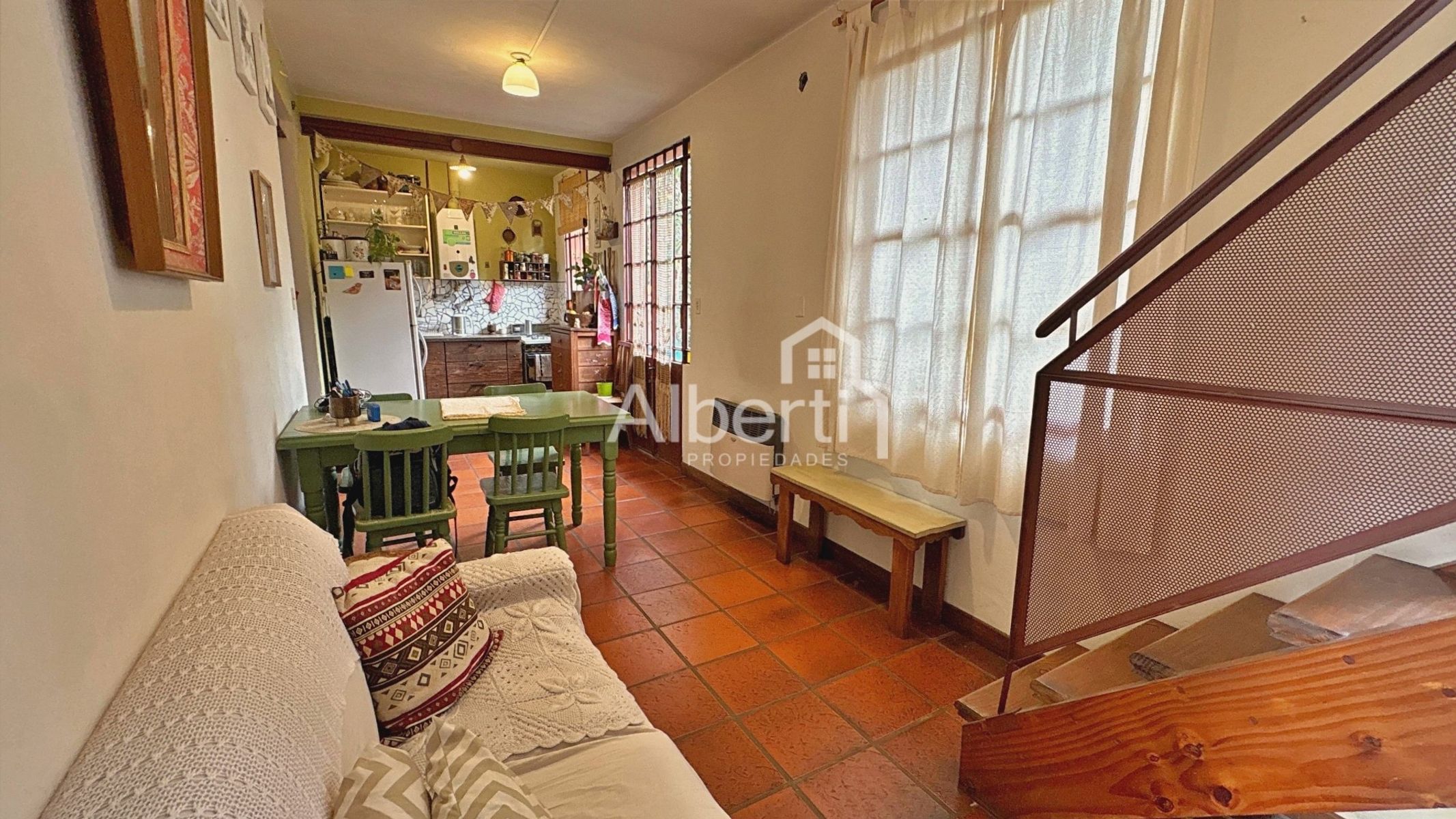VENTA EXCELENTE CASA EN HAEDO NORTE, A 5 CUADRAS DE LA ESTACIÓN.