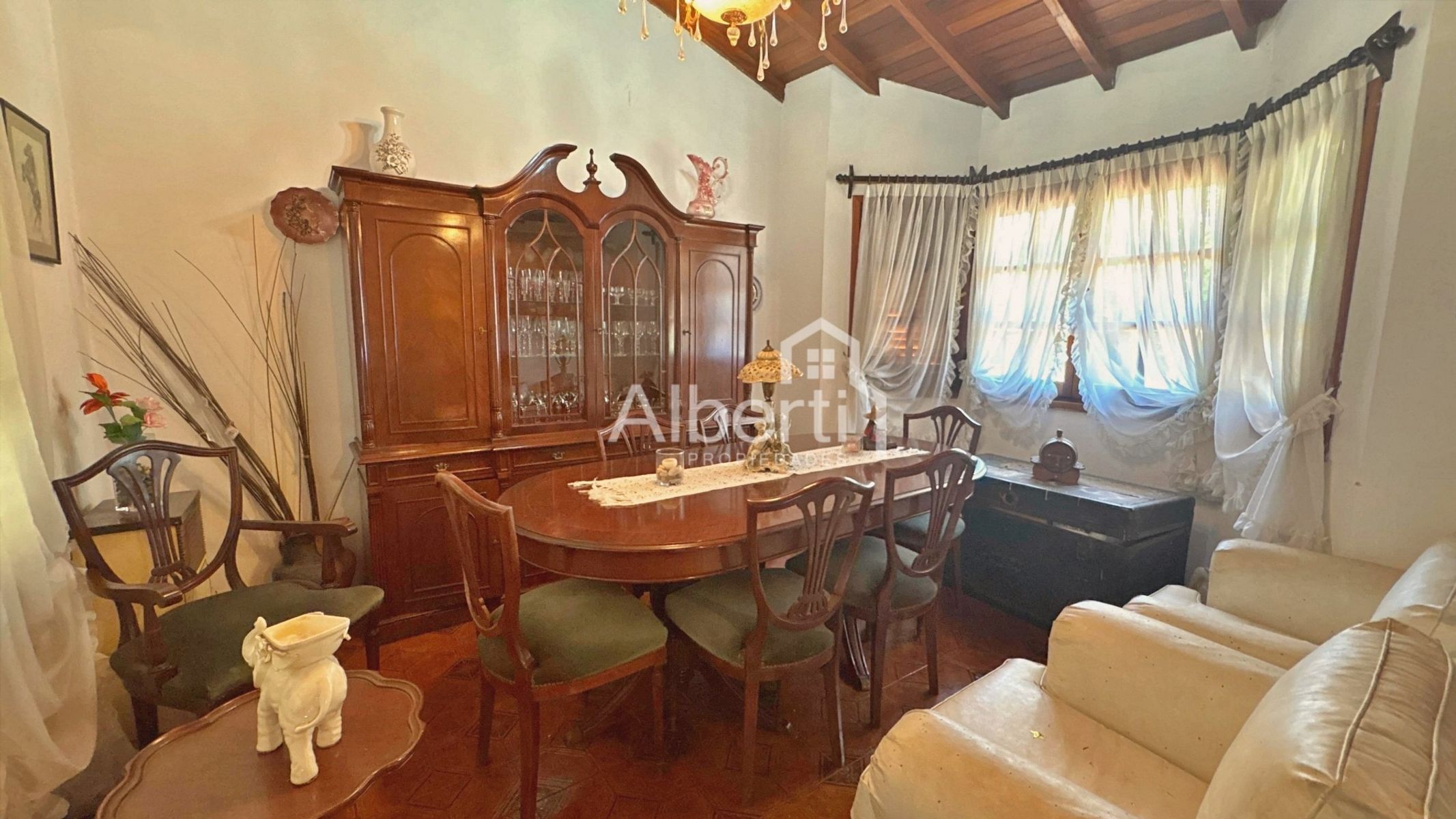 VENTA CASA 5 AMBIENTES EN CASTELAR CON GRAN PARQUE. — foto 3