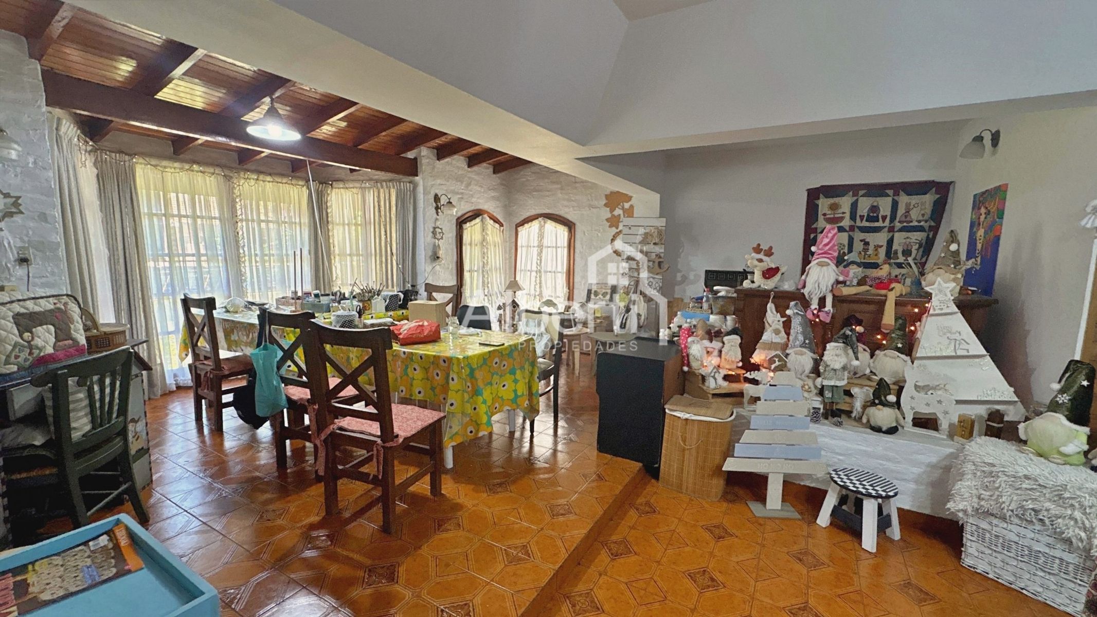 VENTA CASA 5 AMBIENTES EN CASTELAR CON GRAN PARQUE. — foto 4