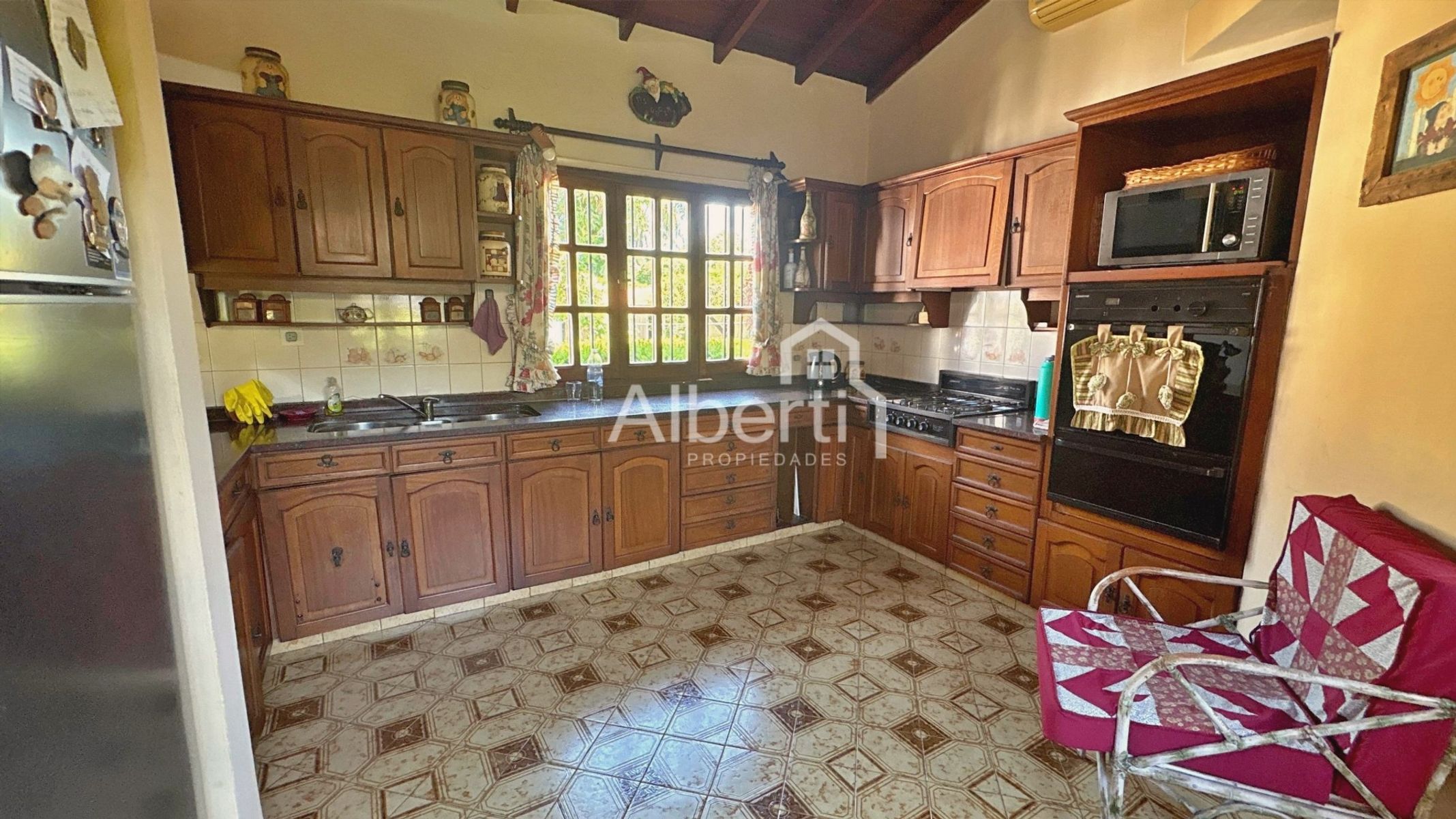 VENTA CASA 5 AMBIENTES EN CASTELAR CON GRAN PARQUE. — foto 8
