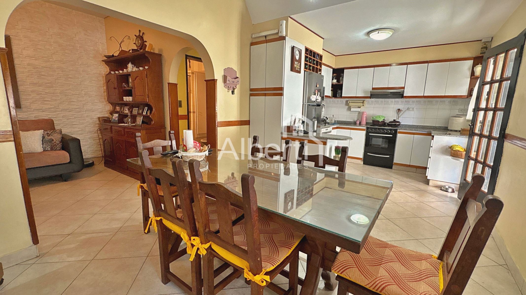 VENTA CASA 4 AMBIENTES EN MORÓN SUR CON QUINCHO Y PILETA. — foto 5