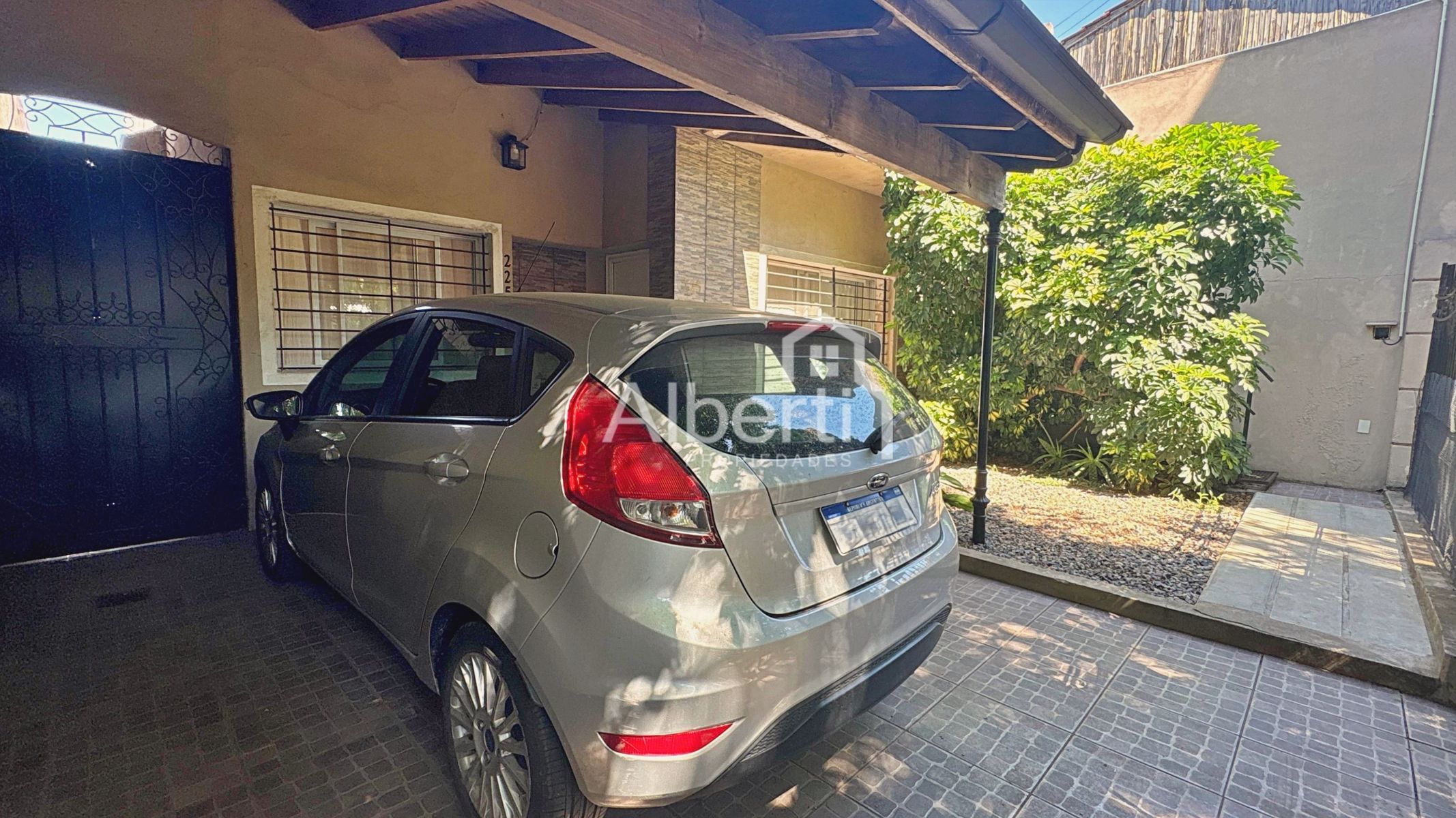 VENTA CHALET 6 AMBIENTES CON PARQUE EN HAEDO NORTE. — foto 2