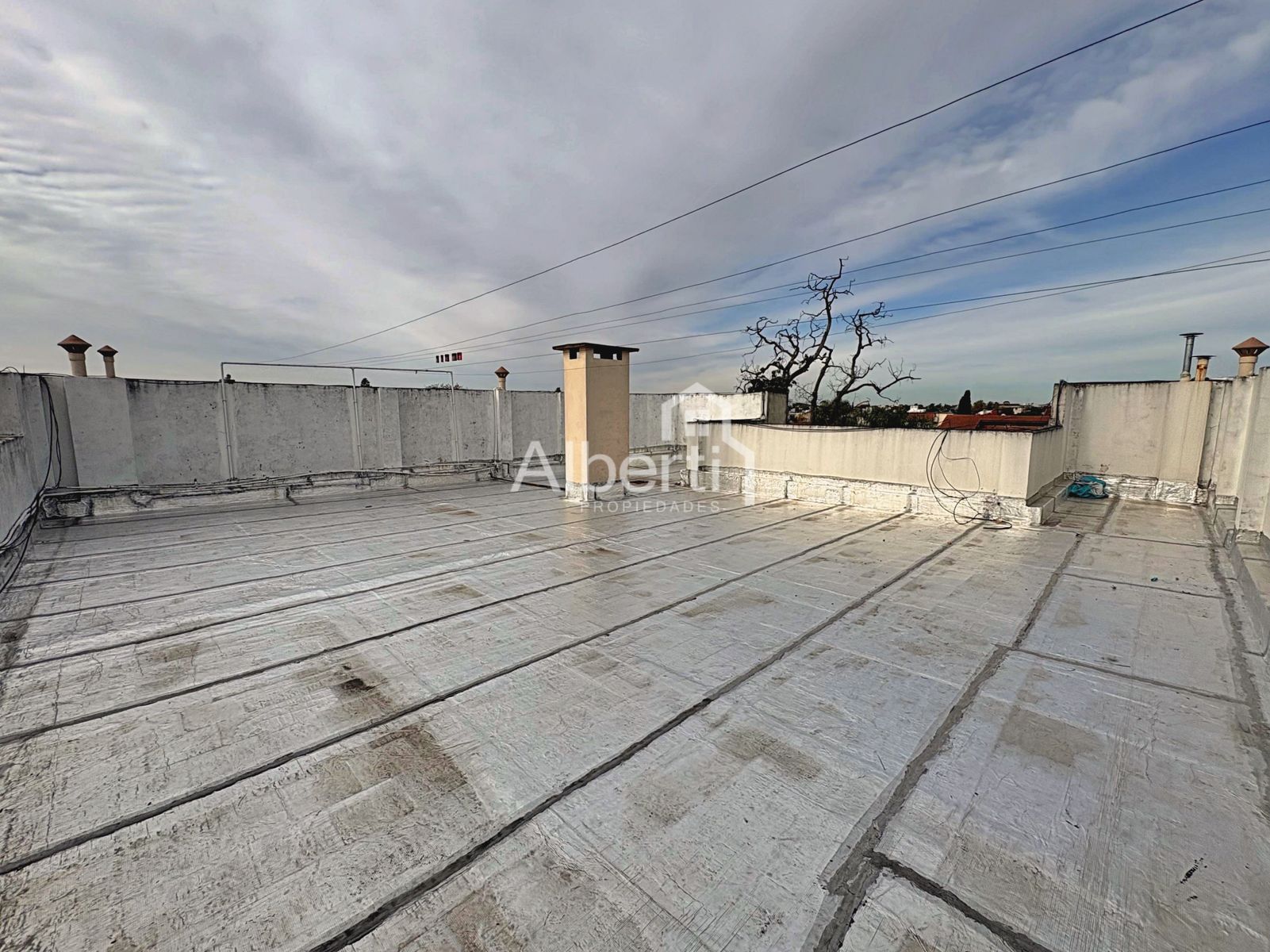 VENTA AMPLIO DEPARTAMENTO 3 AMBIENTES EN HAEDO SUR. - 23