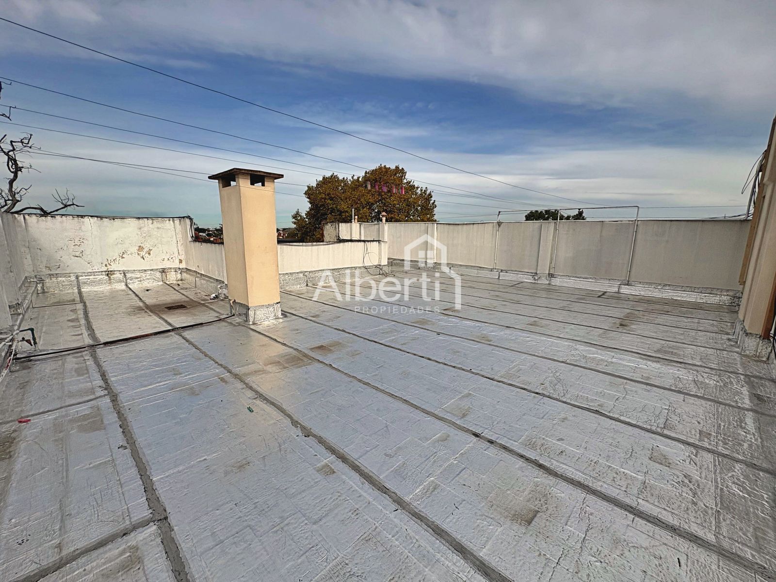 VENTA AMPLIO DEPARTAMENTO 3 AMBIENTES EN HAEDO SUR. - 24