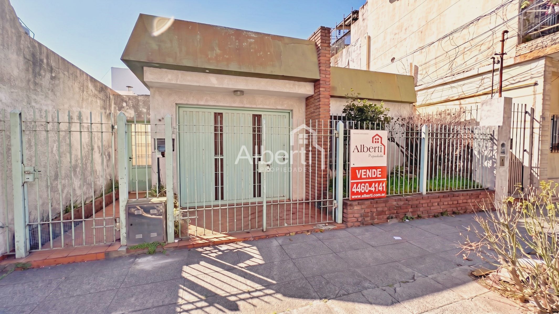 VENTA CASA 3 AMBIENTES EN HAEDO NORTE CON TERRAZA. - 1