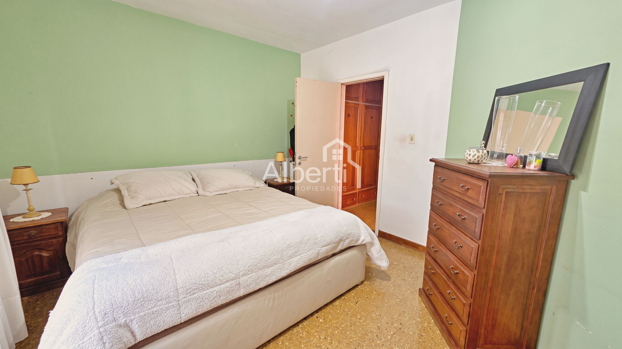 VENTA CHALET 4 AMBIENTES EN HAEDO NORTE CON GRAN PARQUE. - 24