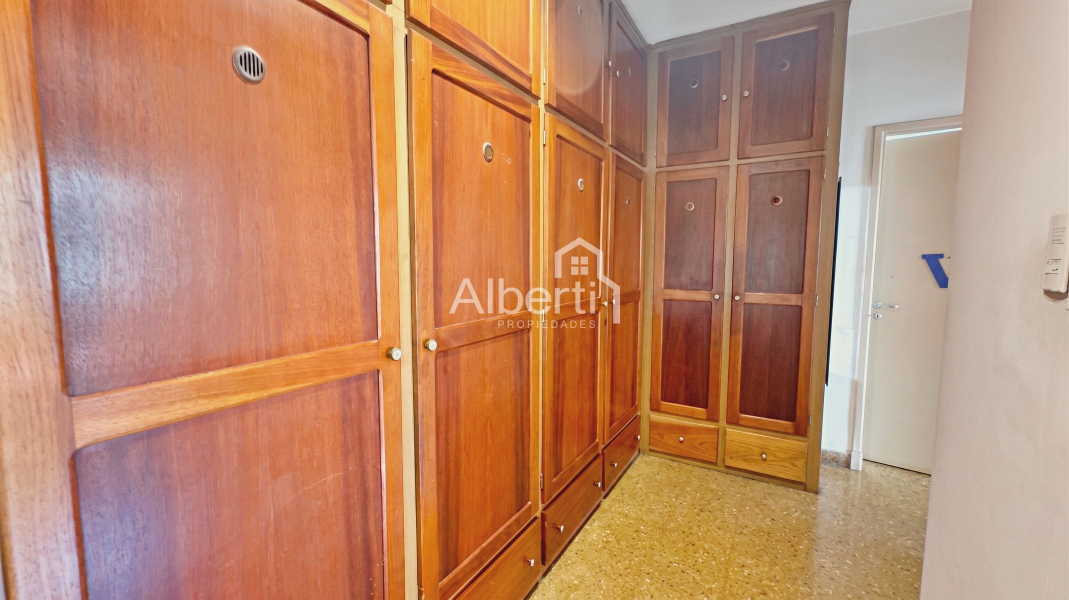 VENTA CHALET 4 AMBIENTES EN HAEDO NORTE CON GRAN PARQUE. - 26